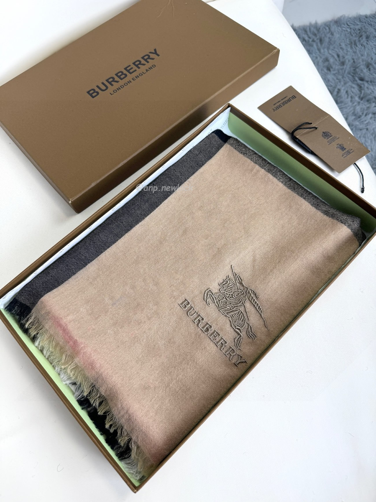 Burberry Vintage Check Cashmere Scarf 90x200cm (4) - www.newkick.vip Burberry Vintage Check Cashmere Scarf 90x200cm (4) - www.newkick.vip