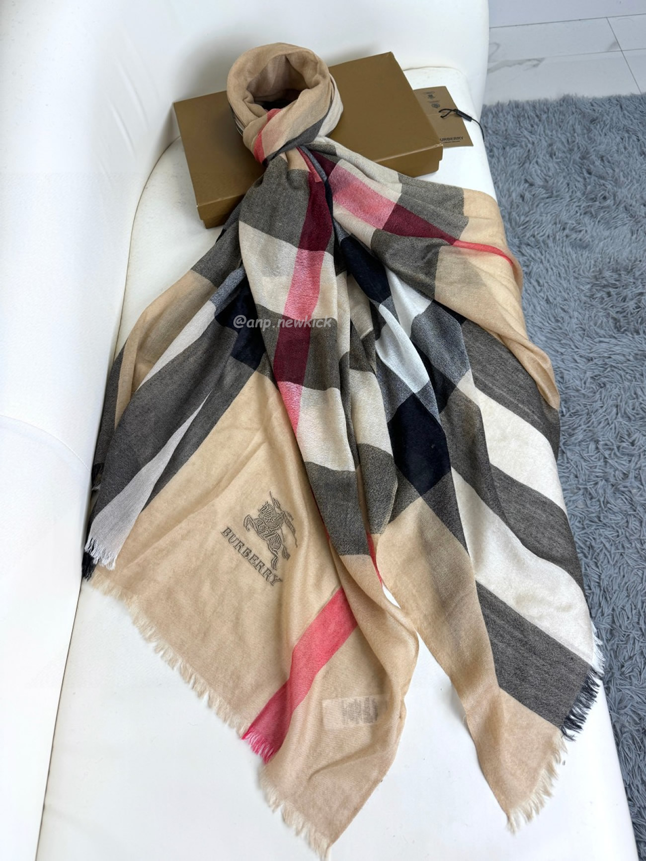 Burberry Vintage Check Cashmere Scarf 90x200cm (5) - www.newkick.vip Burberry Vintage Check Cashmere Scarf 90x200cm (5) - www.newkick.vip