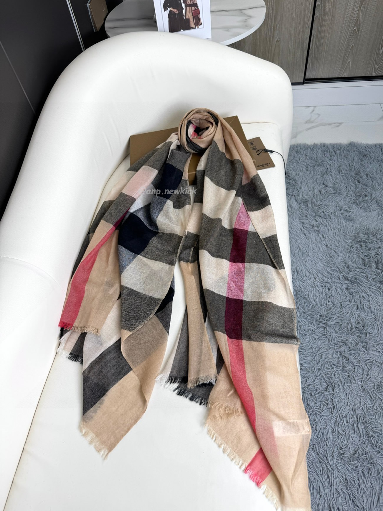 Burberry Vintage Check Cashmere Scarf 90x200cm (6) - www.newkick.vip Burberry Vintage Check Cashmere Scarf 90x200cm (6) - www.newkick.vip