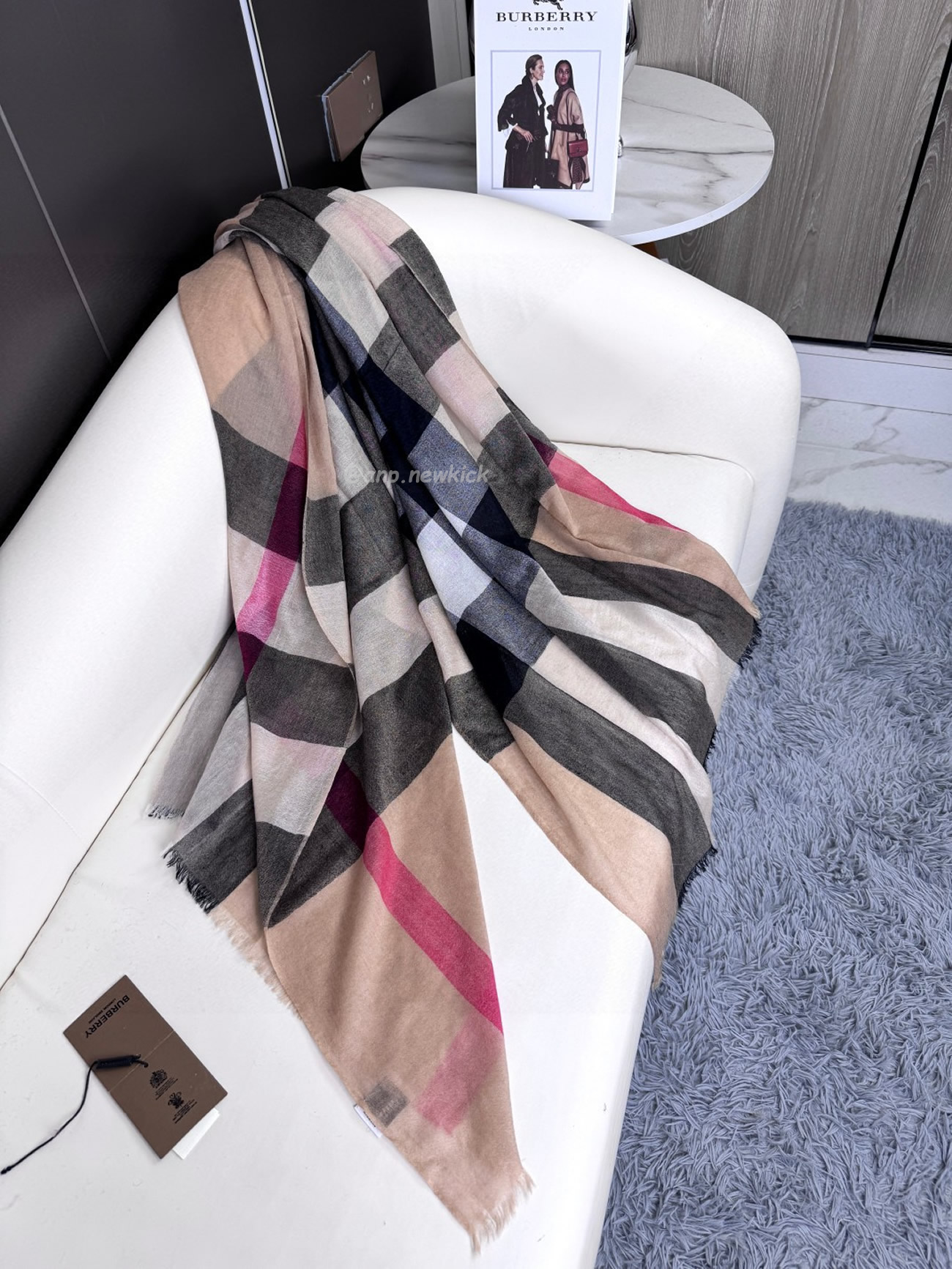 Burberry Vintage Check Cashmere Scarf 90x200cm (7) - www.newkick.vip Burberry Vintage Check Cashmere Scarf 90x200cm (7) - www.newkick.vip