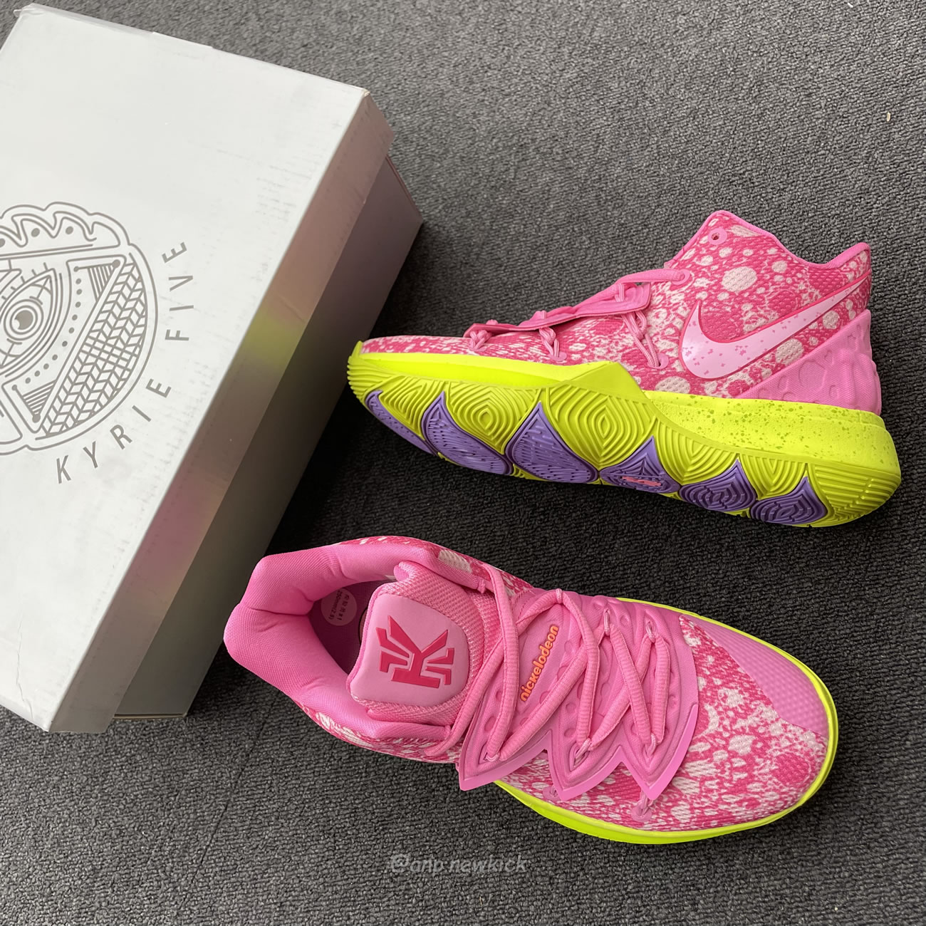 Nike Kyrie 5 Spongebob Squidward Patrick Cj6951 300 Cj6950 600 (2) - www.newkick.org Nike Kyrie 5 Spongebob Squidward Patrick Cj6951 300 Cj6950 600 (2) - www.newkick.org