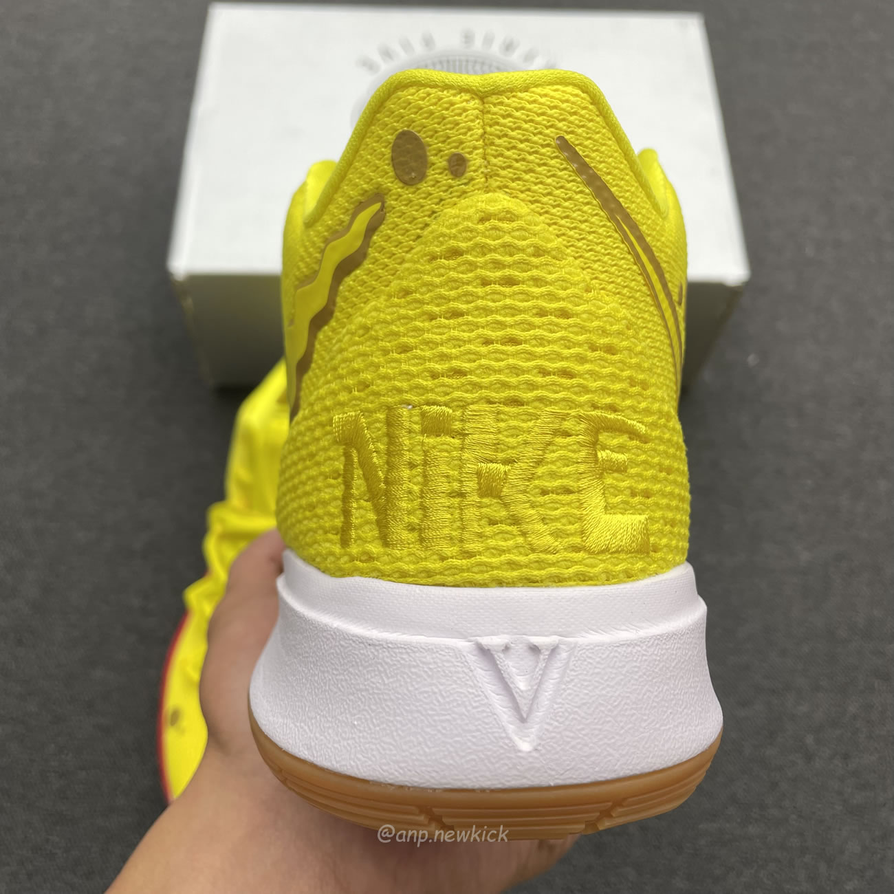 Nike Kyrie 5 Spongebob Squidward Patrick Cj6951 300 Cj6950 600 (34) - www.newkick.org Nike Kyrie 5 Spongebob Squidward Patrick Cj6951 300 Cj6950 600 (34) - www.newkick.org