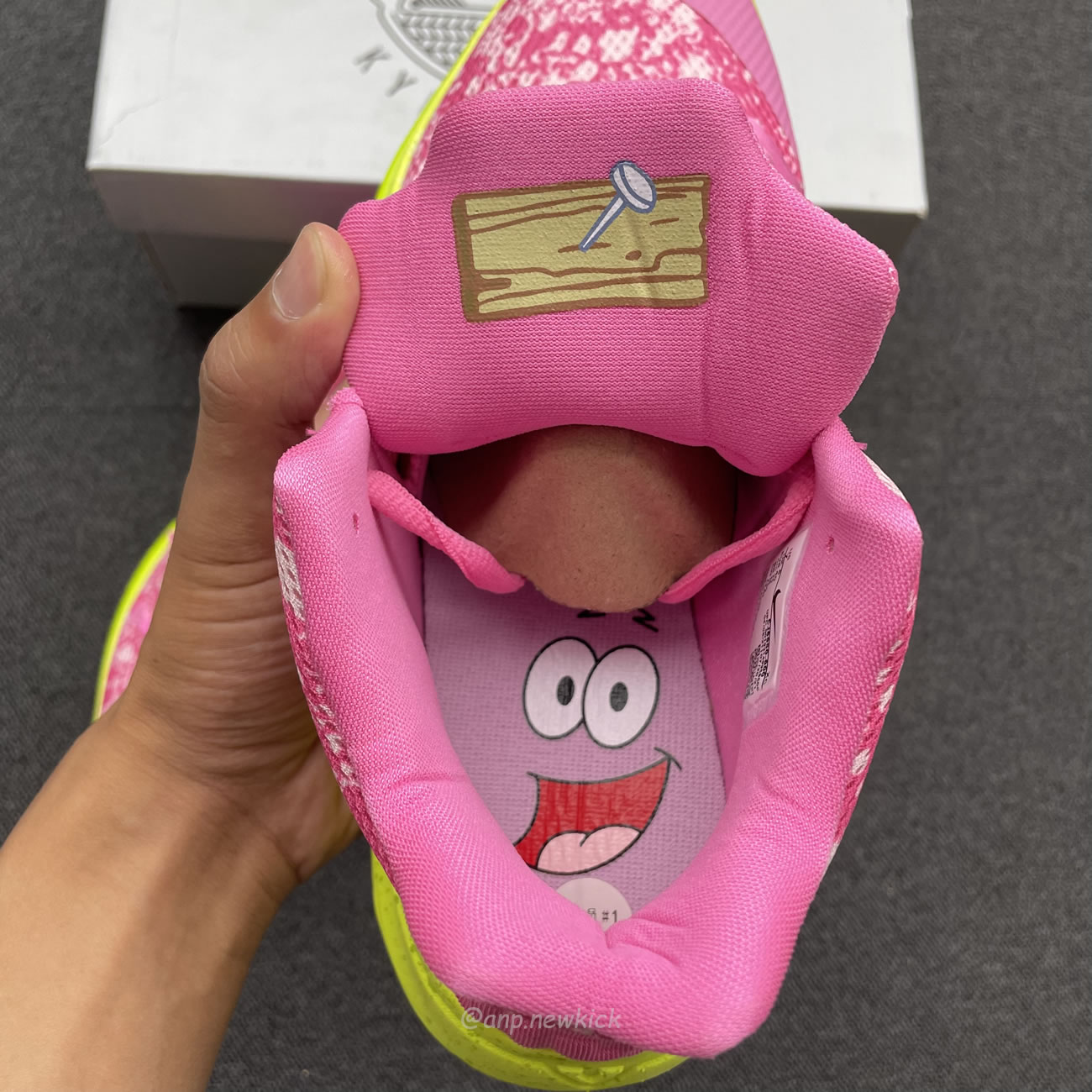 Nike Kyrie 5 Spongebob Squidward Patrick Cj6951 300 Cj6950 600 (7) - www.newkick.org Nike Kyrie 5 Spongebob Squidward Patrick Cj6951 300 Cj6950 600 (7) - www.newkick.org