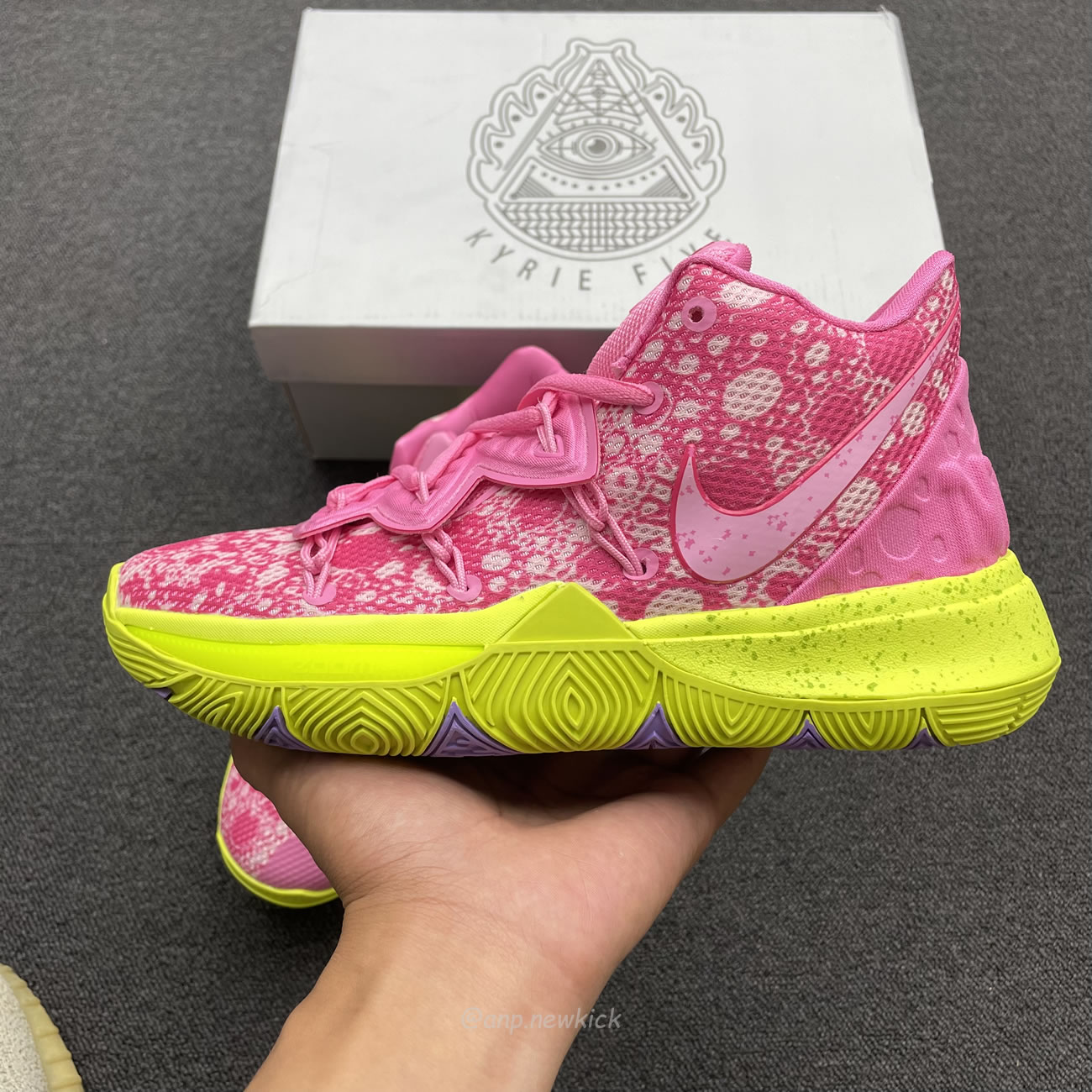 Nike Kyrie 5 Spongebob Squidward Patrick Cj6951 300 Cj6950 600 (8) - www.newkick.org Nike Kyrie 5 Spongebob Squidward Patrick Cj6951 300 Cj6950 600 (8) - www.newkick.org