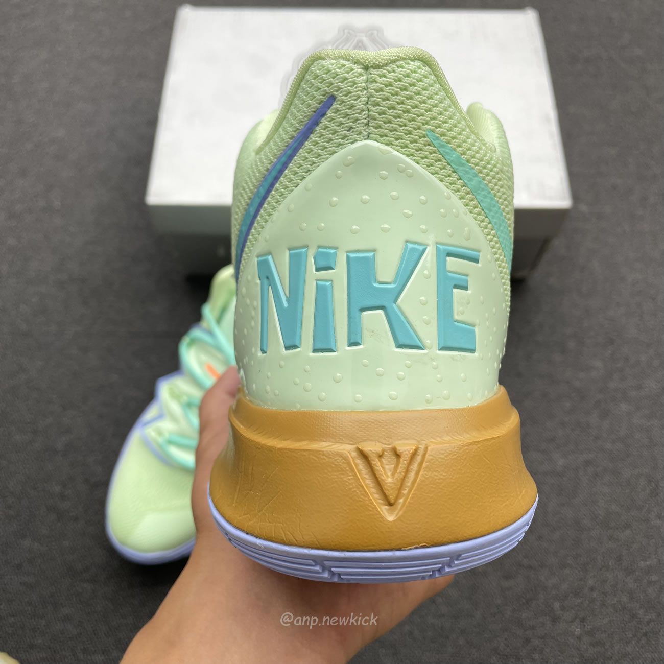 Nike Kyrie 5 Spongebob Squidward Patrick Cj6951 300 Cj6950 600 (9) - www.newkick.org Nike Kyrie 5 Spongebob Squidward Patrick Cj6951 300 Cj6950 600 (9) - www.newkick.org