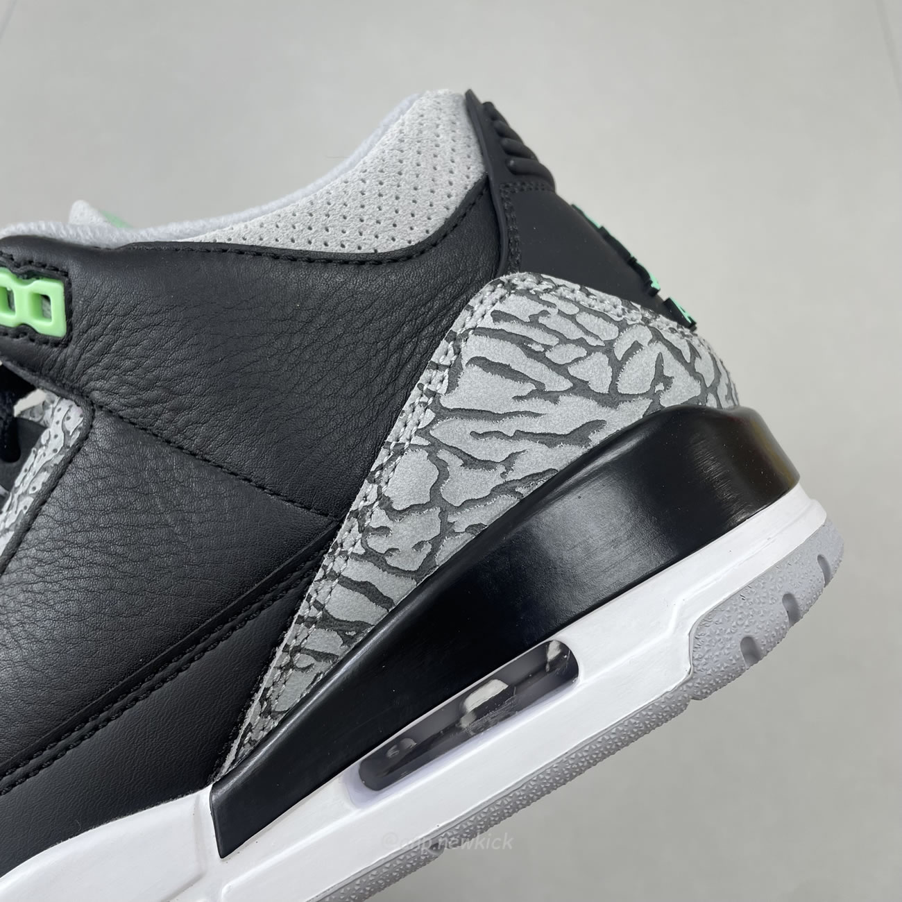 Air Jordan 3 Retro Green Glow Ct8532 031 (4) - www.newkick.org Air Jordan 3 Retro Green Glow Ct8532 031 (4) - www.newkick.org