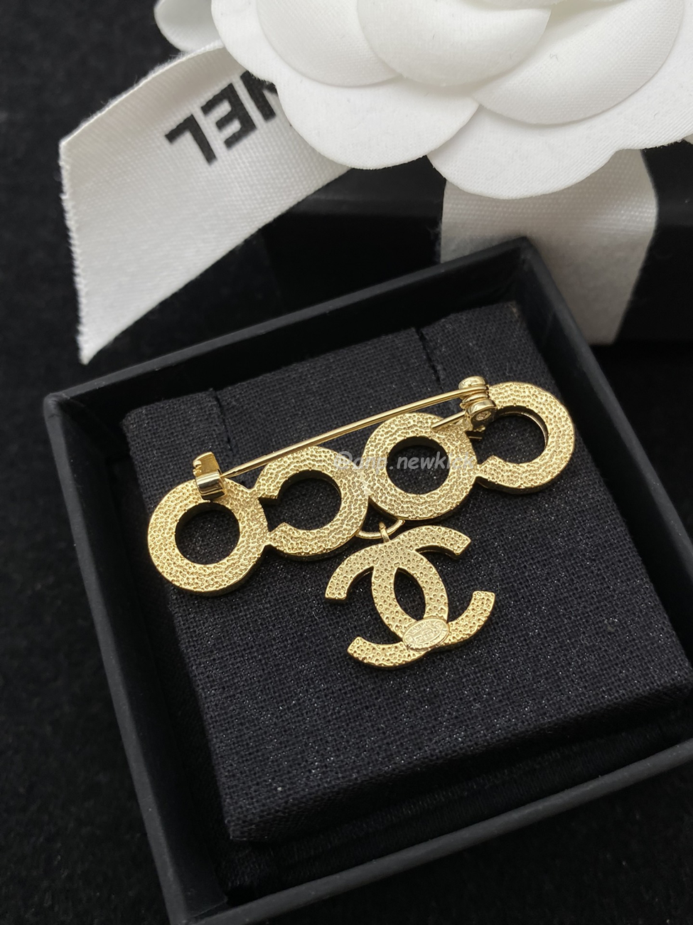 Chanel Glass Pearl Cc Gold Brooch (11) - www.newkick.org Chanel Glass Pearl Cc Gold Brooch (11) - www.newkick.org