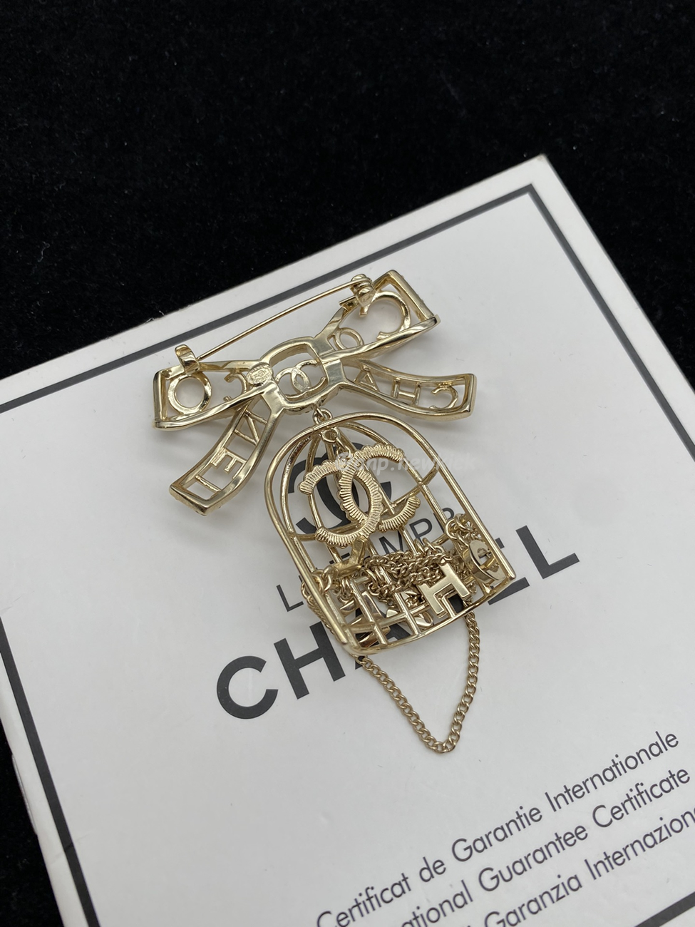 Chanel Glass Pearl Cc Gold Brooch (22) - www.newkick.org Chanel Glass Pearl Cc Gold Brooch (22) - www.newkick.org