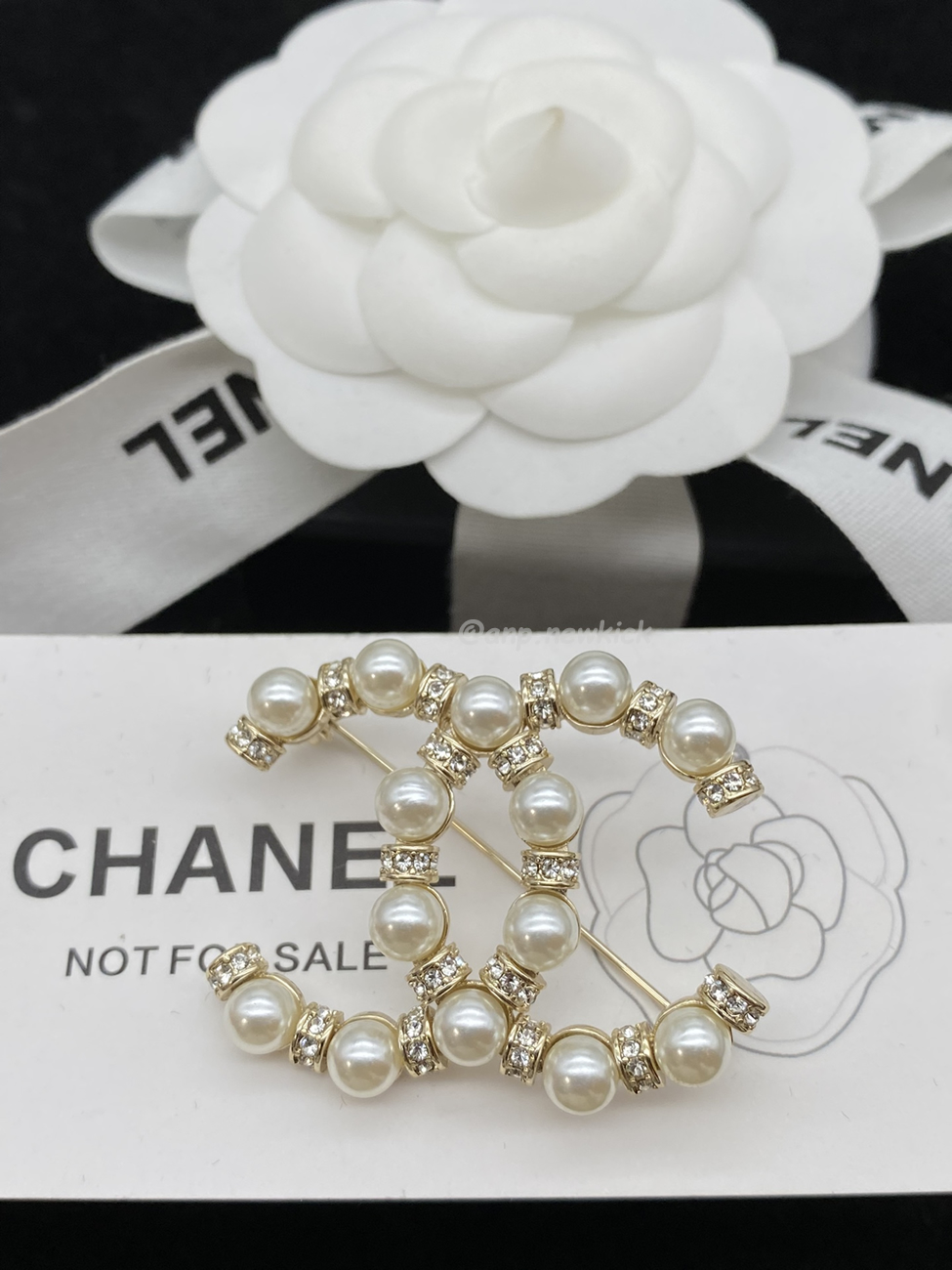 Chanel Glass Pearl Cc Gold Brooch (3) - www.newkick.org Chanel Glass Pearl Cc Gold Brooch (3) - www.newkick.org