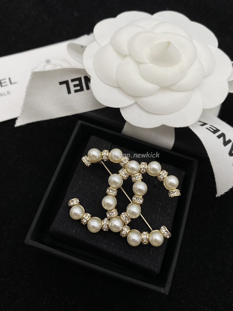 Chanel Glass Pearl Cc Gold Brooch (4) - www.newkick.org Chanel Glass Pearl Cc Gold Brooch (4) - www.newkick.org