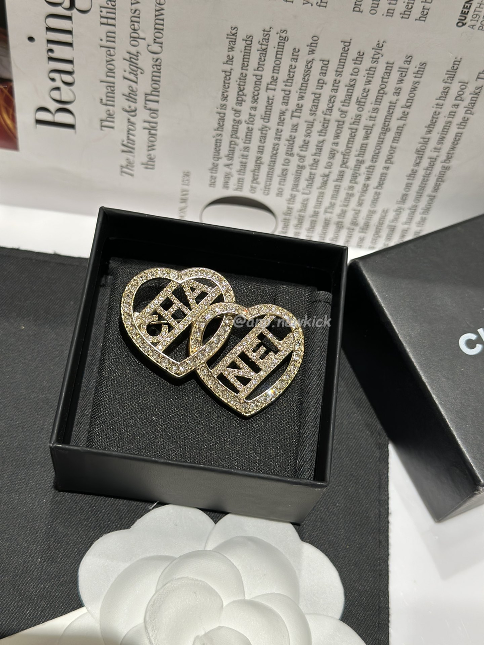 Chanel Double Heart Gold Brooch (1) - www.newkick.org Chanel Double Heart Gold Brooch (1) - www.newkick.org