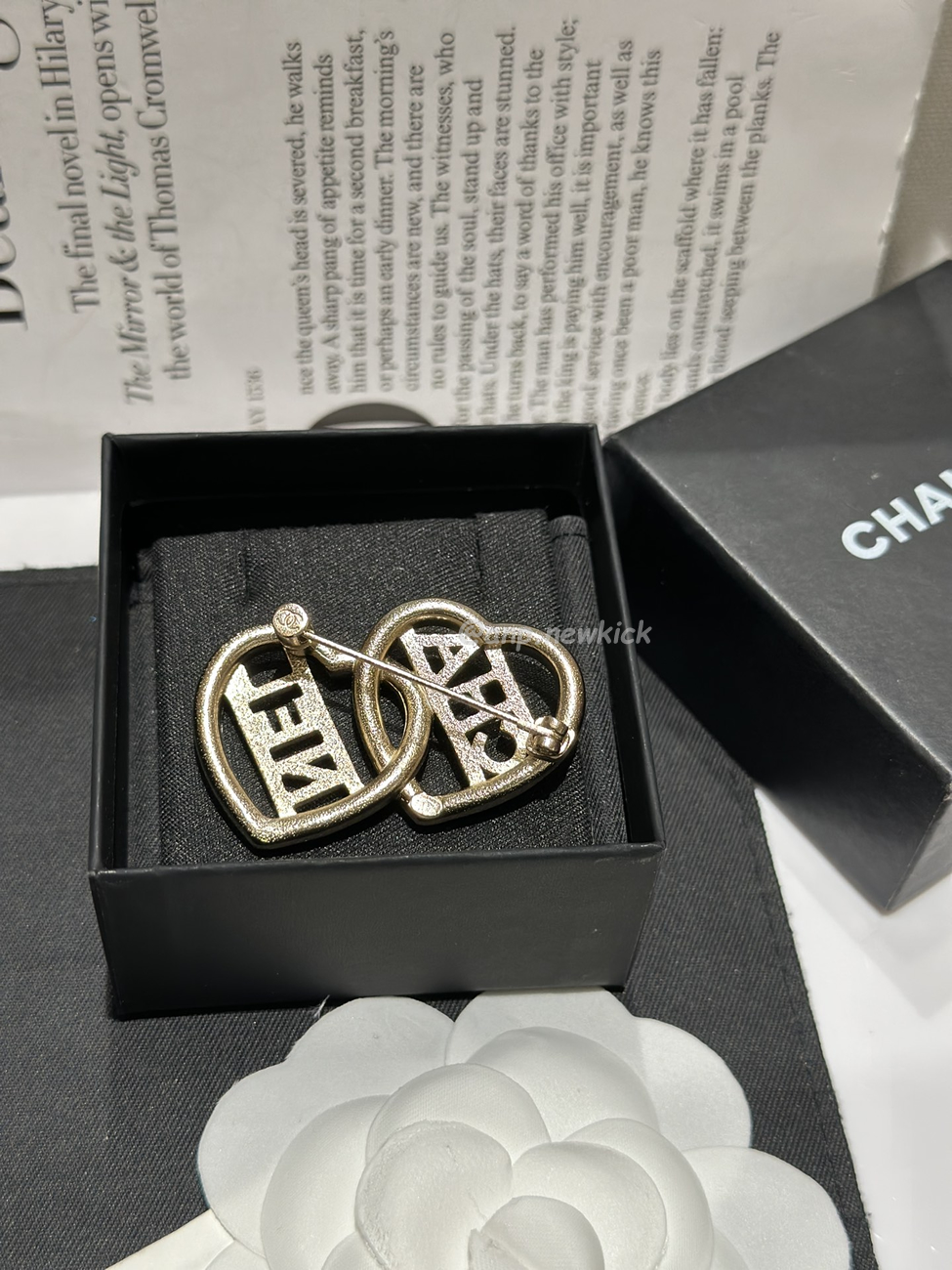 Chanel Double Heart Gold Brooch (2) - www.newkick.org Chanel Double Heart Gold Brooch (2) - www.newkick.org