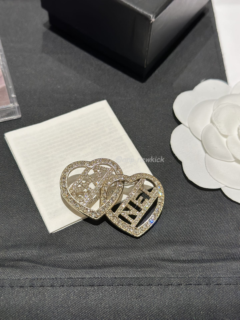 Chanel Double Heart Gold Brooch (3) - www.newkick.org Chanel Double Heart Gold Brooch (3) - www.newkick.org