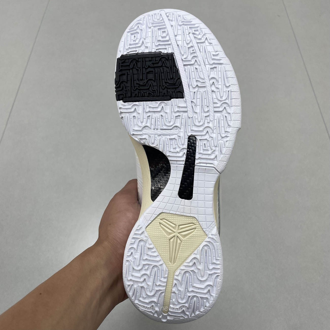 Nike Kobe 5 Protro Off White Db4796 101 (2) - www.newkick.org Nike Kobe 5 Protro Off White Db4796 101 (2) - www.newkick.org