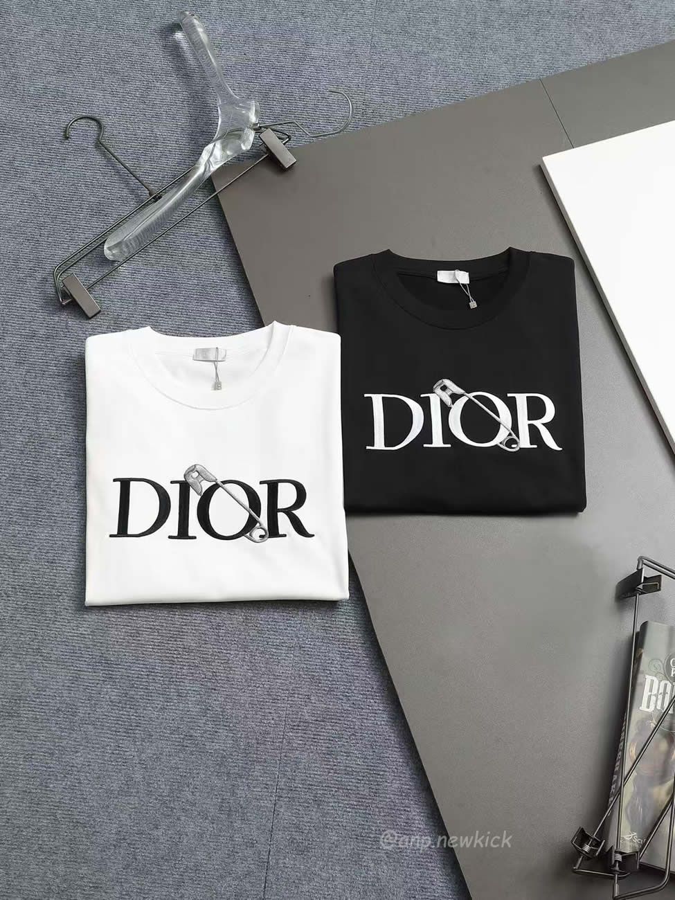 Dior Knitted Crewneck Short Sleeve For Men Black White (3) - www.newkick.org Dior Knitted Crewneck Short Sleeve For Men Black White (3) - www.newkick.org