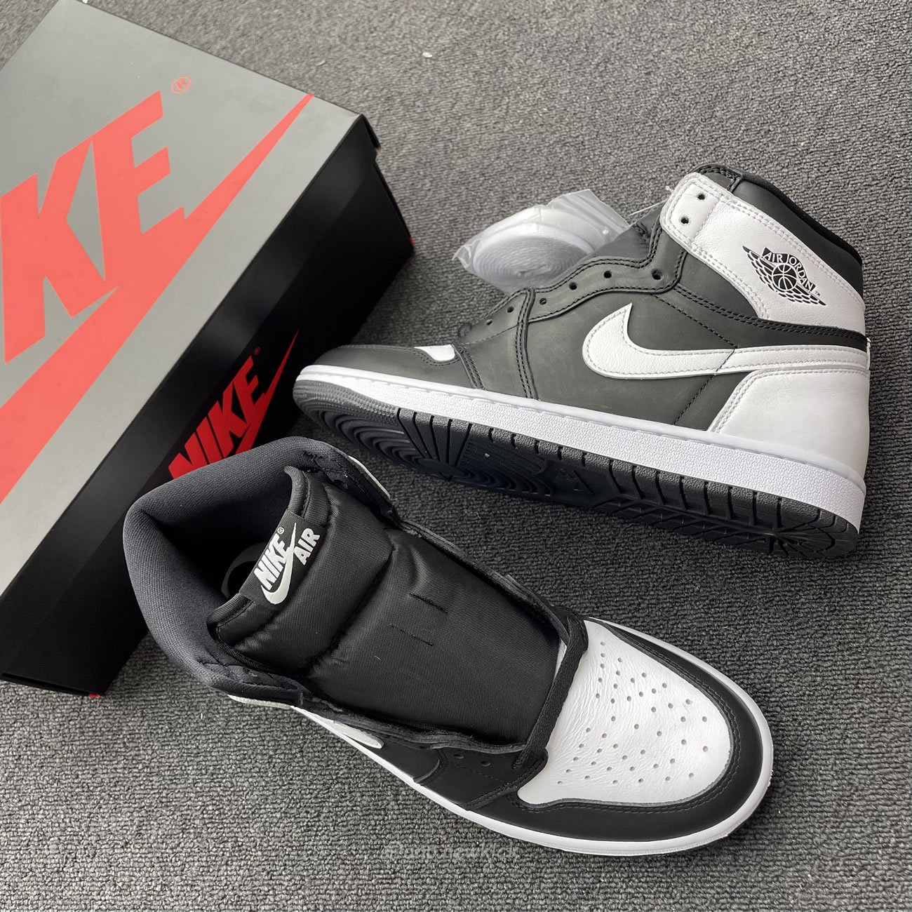 Air Jordan 1 Retro High Og Black White Dz5485 010 (2) - www.newkick.vip Air Jordan 1 Retro High Og Black White Dz5485 010 (2) - www.newkick.vip