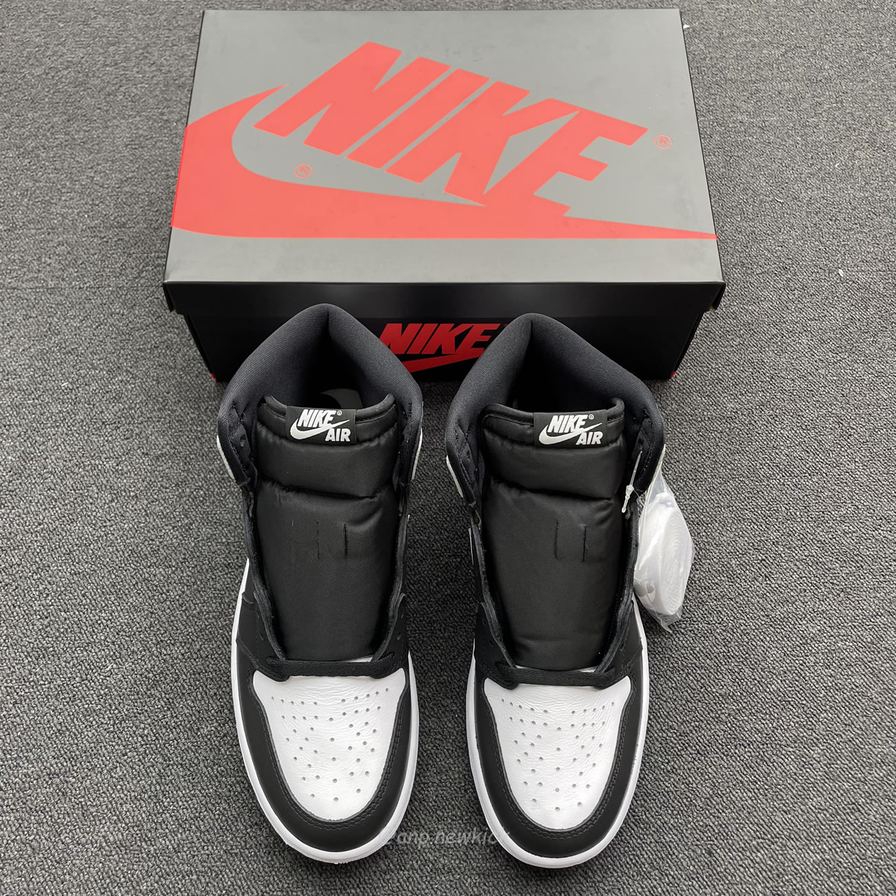 Air Jordan 1 Retro High Og Black White Dz5485 010 (4) - www.newkick.vip Air Jordan 1 Retro High Og Black White Dz5485 010 (4) - www.newkick.vip