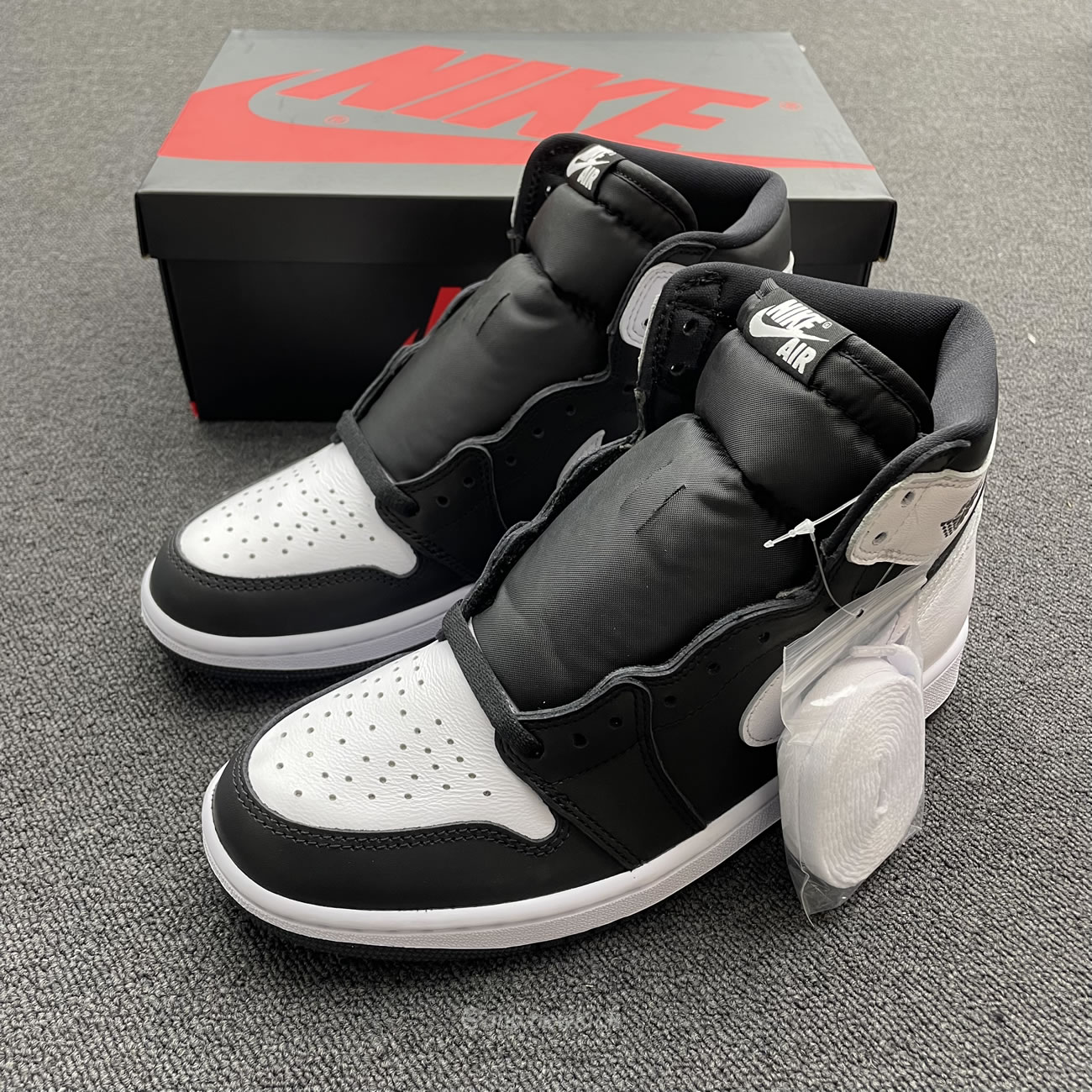 Air Jordan 1 Retro High Og Black White Dz5485 010 (7) - www.newkick.vip Air Jordan 1 Retro High Og Black White Dz5485 010 (7) - www.newkick.vip