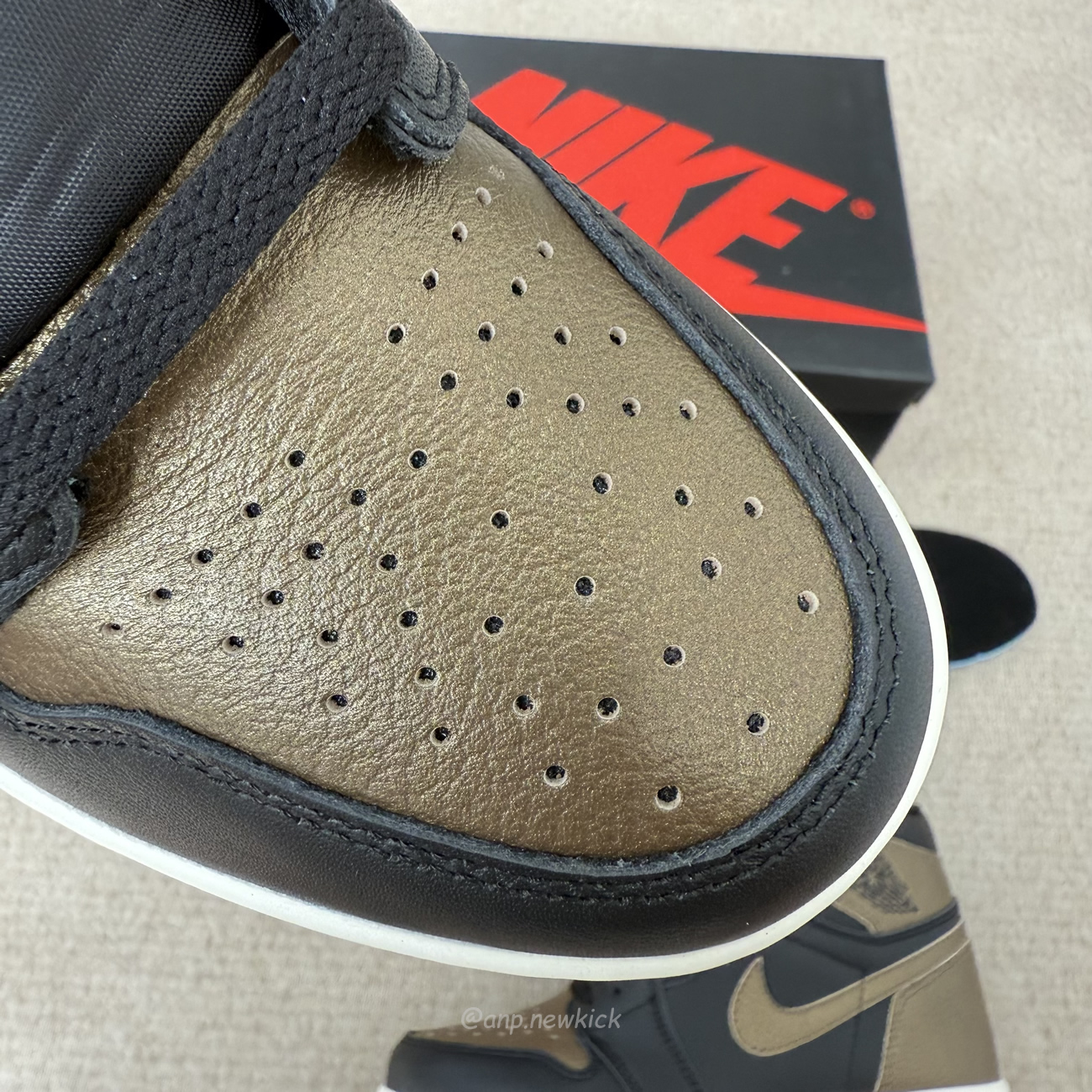 Air Jordan 1 Retro High Og Black Metallic Gold Dz5485 071 (7) - www.newkick.org Air Jordan 1 Retro High Og Black Metallic Gold Dz5485 071 (7) - www.newkick.org