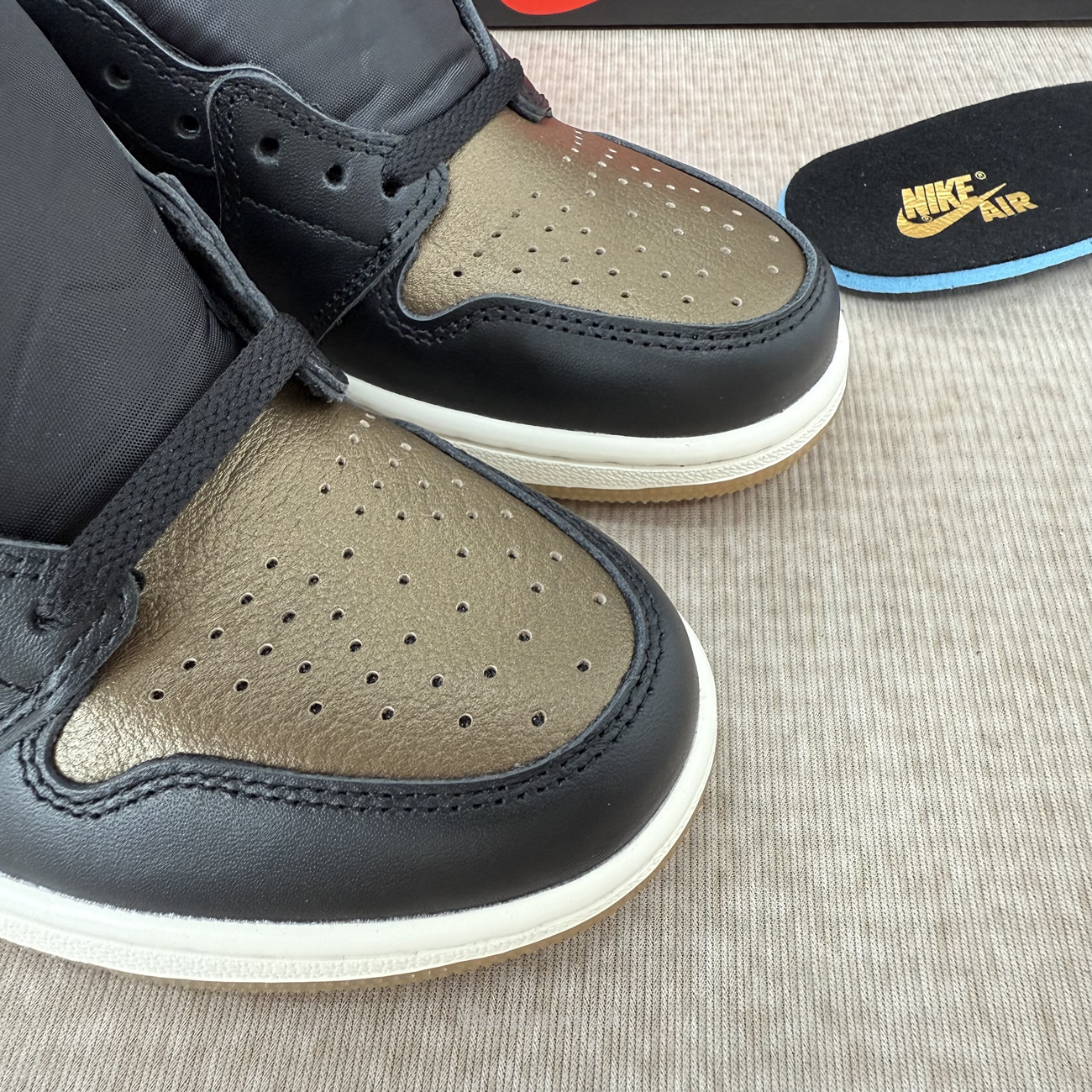 Air Jordan 1 Retro High Og Black Metallic Gold Dz5485 071 (9) - www.newkick.org Air Jordan 1 Retro High Og Black Metallic Gold Dz5485 071 (9) - www.newkick.org