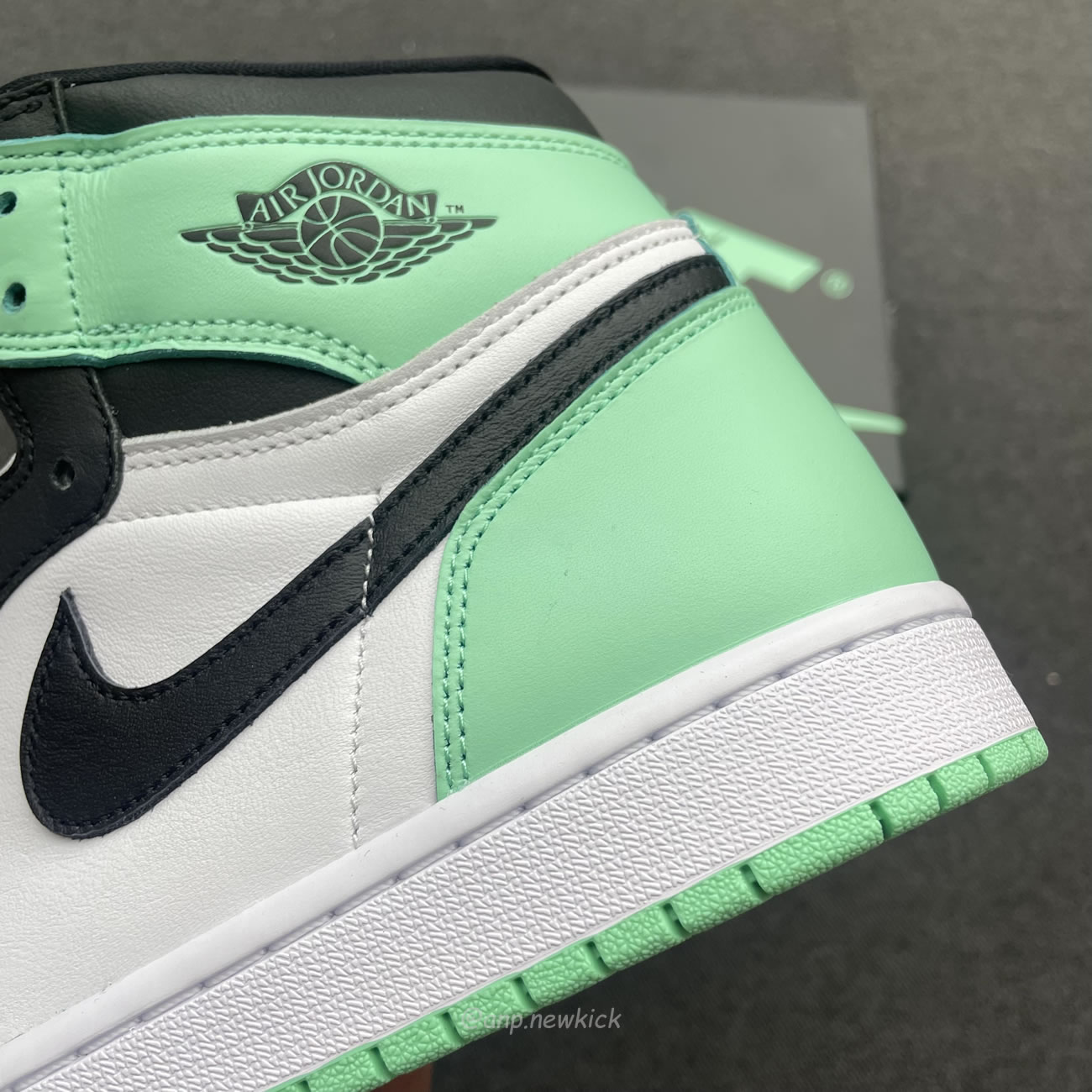 Air Jordan 1 Retro High Og Green Glow Dz5485 130 (2) - www.newkick.org Air Jordan 1 Retro High Og Green Glow Dz5485 130 (2) - www.newkick.org