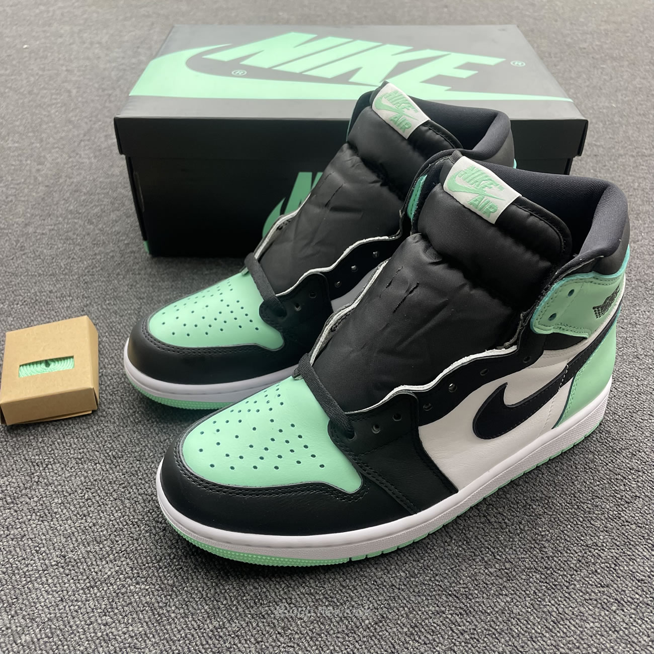 Air Jordan 1 Retro High Og Green Glow Dz5485 130 (3) - www.newkick.org Air Jordan 1 Retro High Og Green Glow Dz5485 130 (3) - www.newkick.org