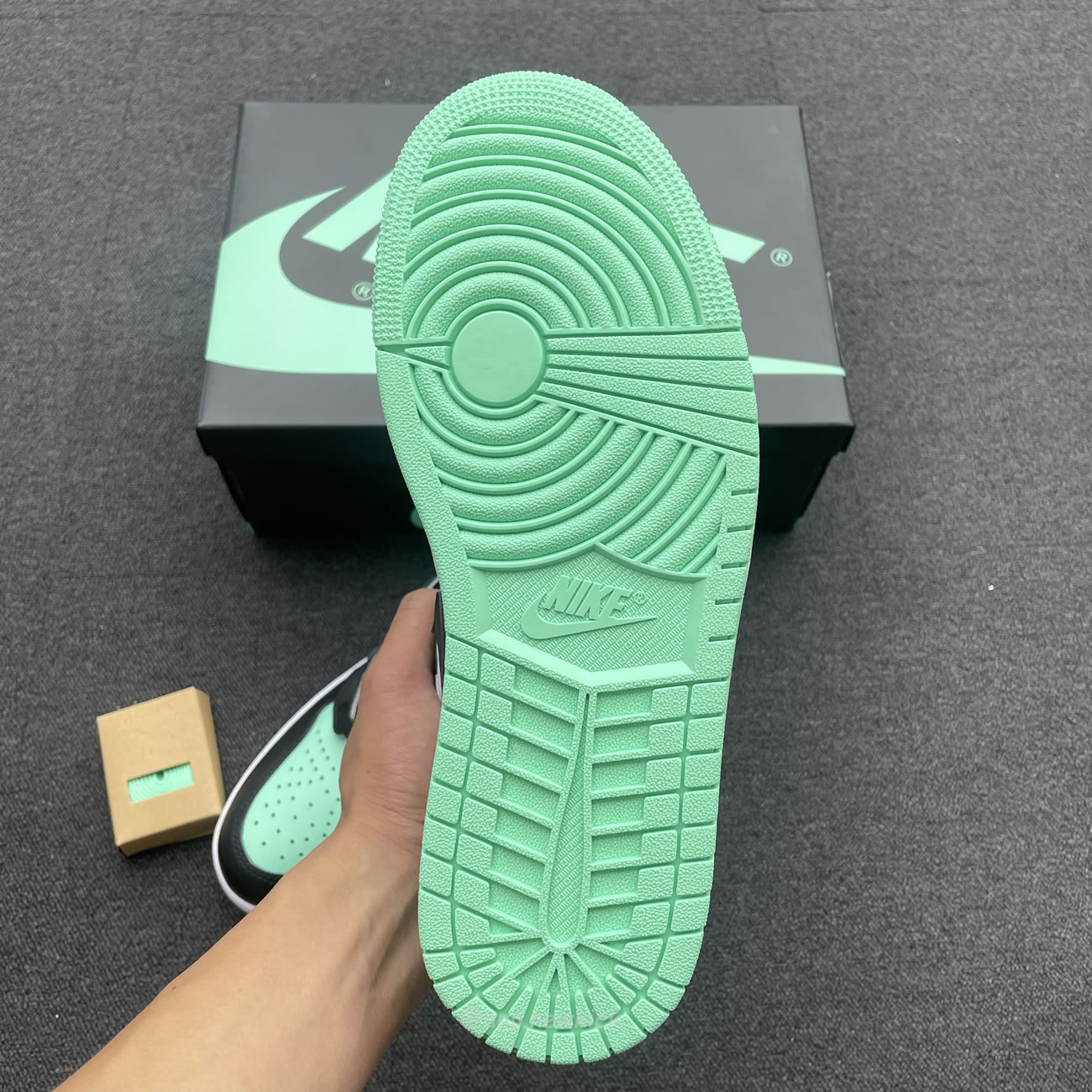 Air Jordan 1 Retro High Og Green Glow Dz5485 130 (9) - www.newkick.org Air Jordan 1 Retro High Og Green Glow Dz5485 130 (9) - www.newkick.org