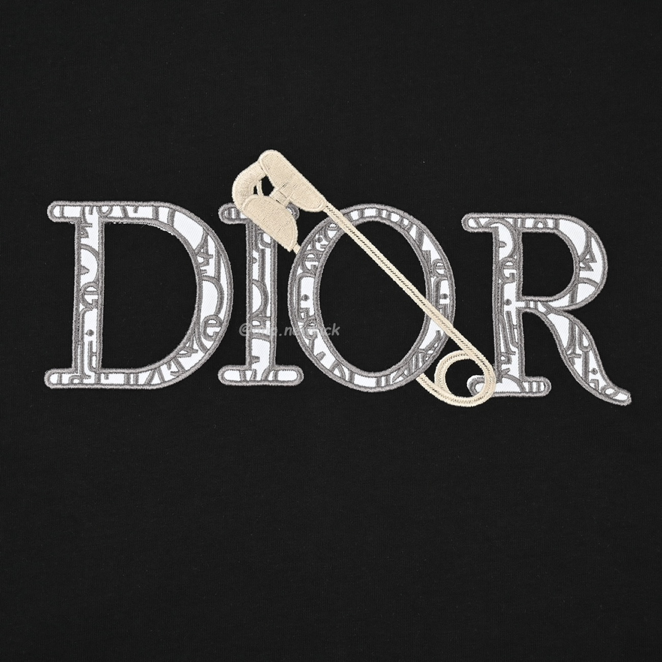 Dior Classic Letter Pin Embroidered Round Neck Short Sleeved T Shirt (7) - www.newkick.org Dior Classic Letter Pin Embroidered Round Neck Short Sleeved T Shirt (7) - www.newkick.org