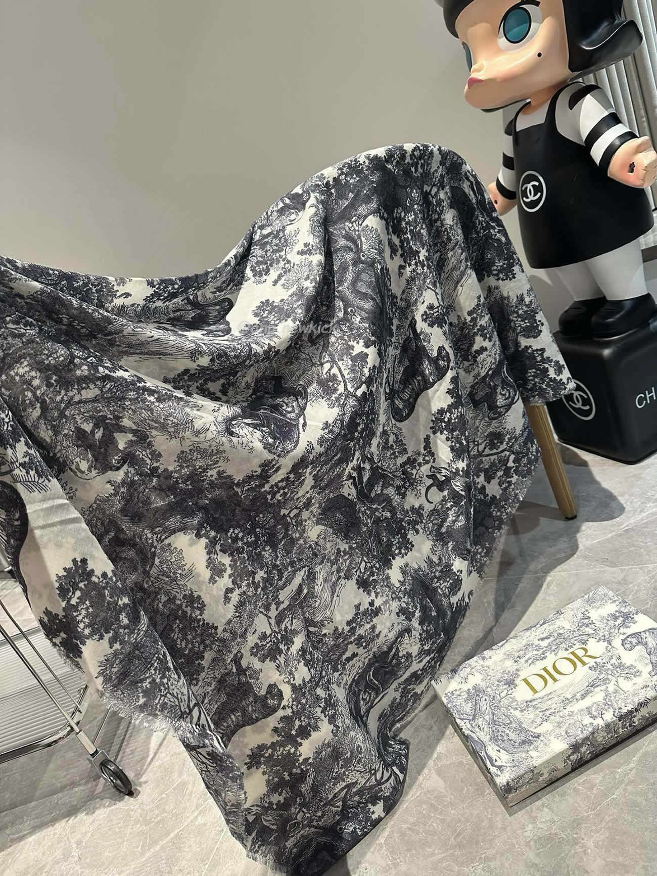 Dior Printed Shawl Cashmere Fabrics Sauvage Ruyi Print 140x180cm (10) - www.newkick.org Dior Printed Shawl Cashmere Fabrics Sauvage Ruyi Print 140x180cm (10) - www.newkick.org