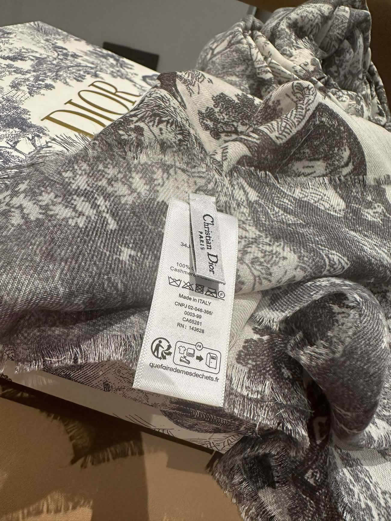 Dior Printed Shawl Cashmere Fabrics Sauvage Ruyi Print 140x180cm (13) - www.newkick.org Dior Printed Shawl Cashmere Fabrics Sauvage Ruyi Print 140x180cm (13) - www.newkick.org