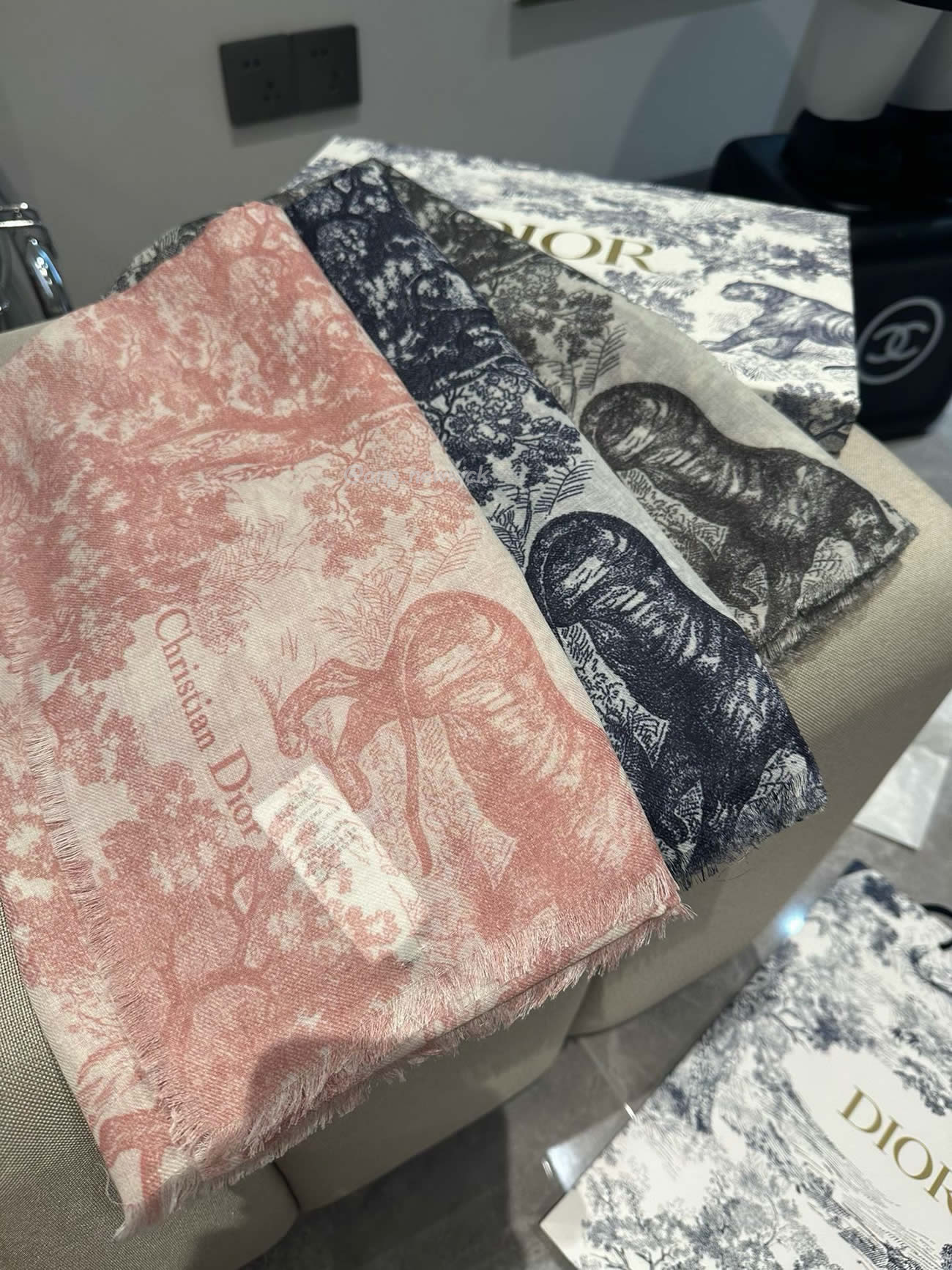 Dior Printed Shawl Cashmere Fabrics Sauvage Ruyi Print 140x180cm (17) - www.newkick.org Dior Printed Shawl Cashmere Fabrics Sauvage Ruyi Print 140x180cm (17) - www.newkick.org