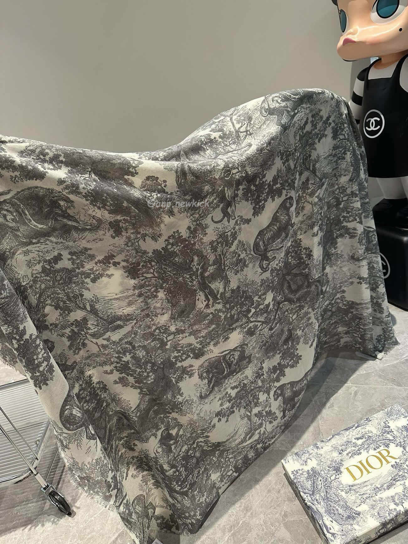 Dior Printed Shawl Cashmere Fabrics Sauvage Ruyi Print 140x180cm (18) - www.newkick.org Dior Printed Shawl Cashmere Fabrics Sauvage Ruyi Print 140x180cm (18) - www.newkick.org