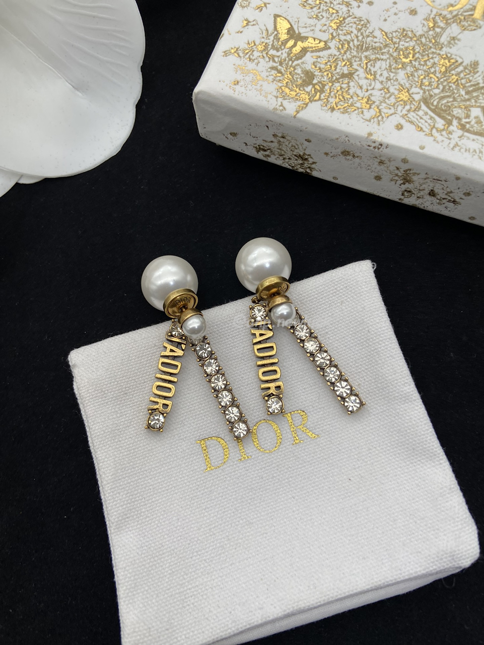 Dior Earrings (1) - www.newkick.org Dior Earrings (1) - www.newkick.org