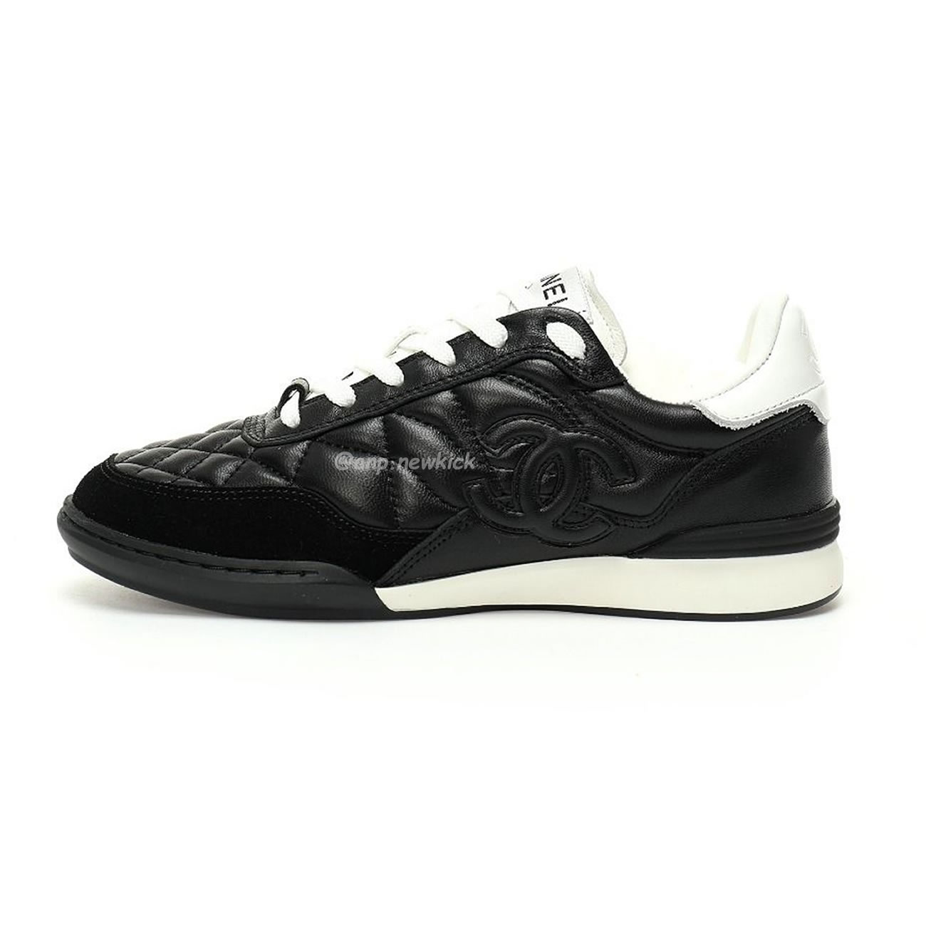 Chanel Shiny Calfskin Suede Quilted Cc Logo White Black E2435 (5) - www.newkick.org Chanel Shiny Calfskin Suede Quilted Cc Logo White Black E2435 (5) - www.newkick.org