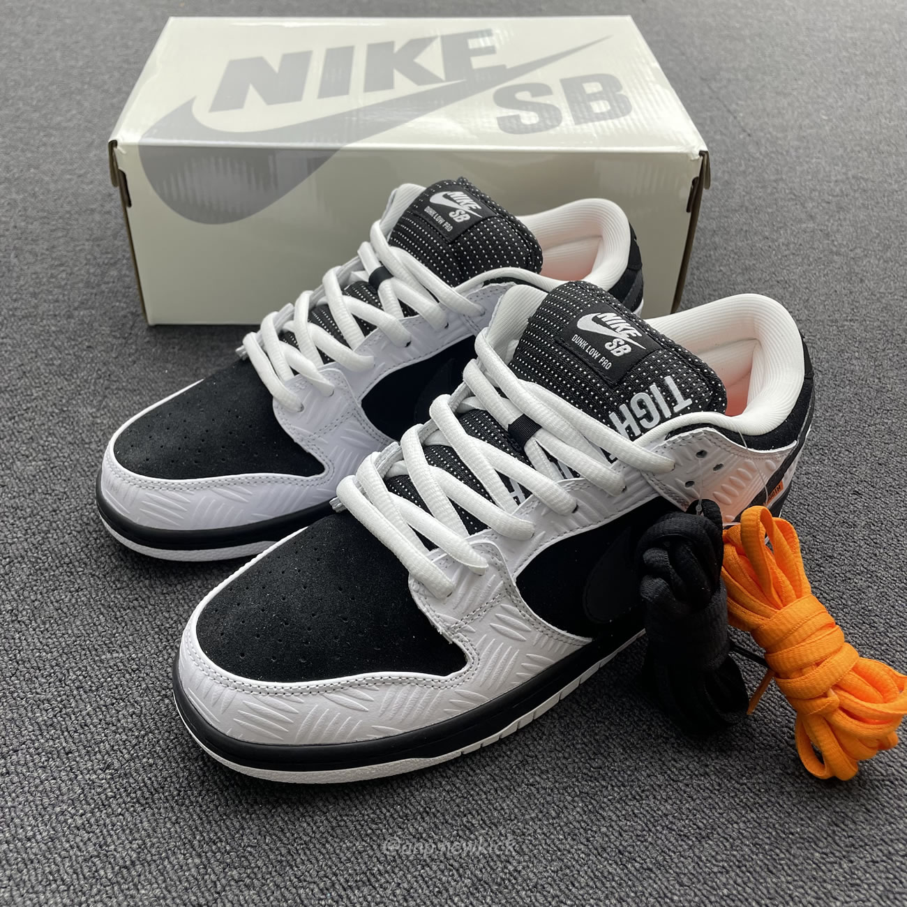 Nike Sb Dunk Low Tightbooth Fd2629 100 (2) - www.newkick.org Nike Sb Dunk Low Tightbooth Fd2629 100 (2) - www.newkick.org