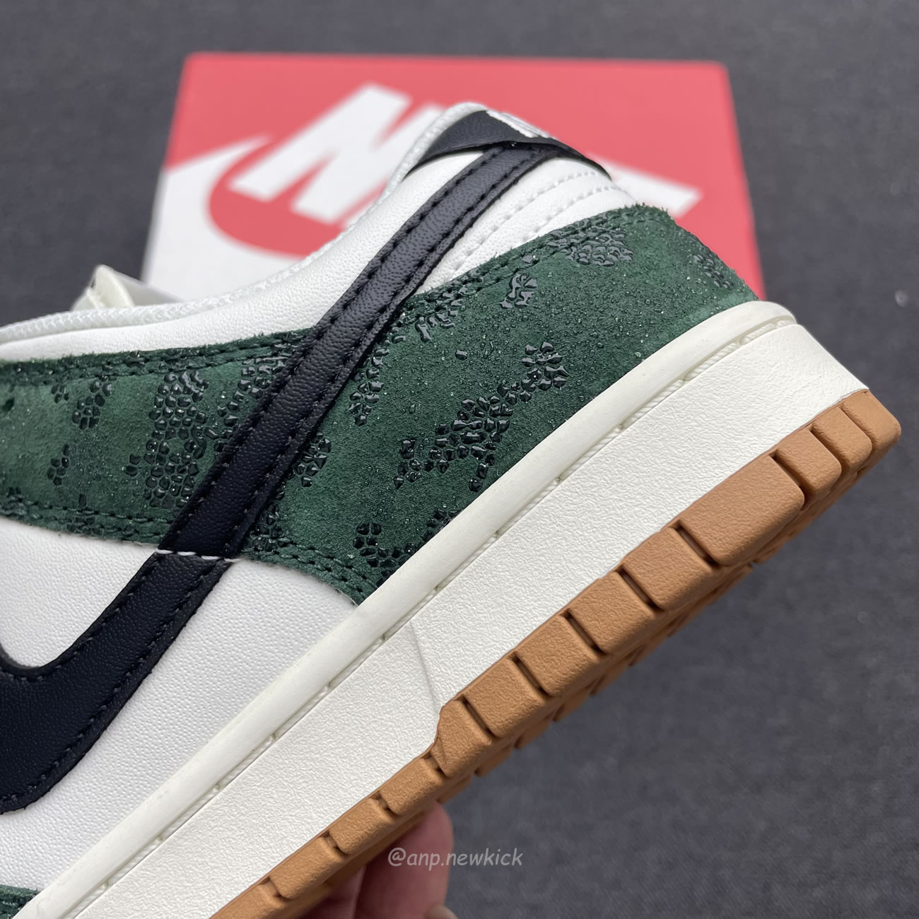 Nike Dunk Low Green Snake Womens Fq8893 397 (8) - www.newkick.org Nike Dunk Low Green Snake Womens Fq8893 397 (8) - www.newkick.org