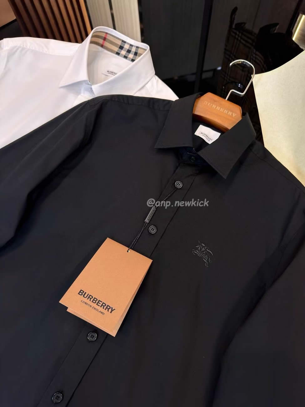 Burberry Slim Fit Monogram Motif Stretch Cotton Poplin Shirt Black White Fw21 80323081 (9) - www.newkick.org Burberry Slim Fit Monogram Motif Stretch Cotton Poplin Shirt Black White Fw21 80323081 (9) - www.newkick.org