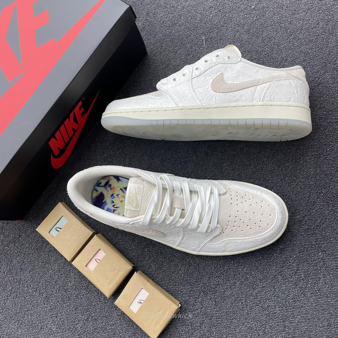 Air Jordan 1 Retro Low Og Chris Paul Fz0455 200 (2) - www.newkick.org Air Jordan 1 Retro Low Og Chris Paul Fz0455 200 (2) - www.newkick.org