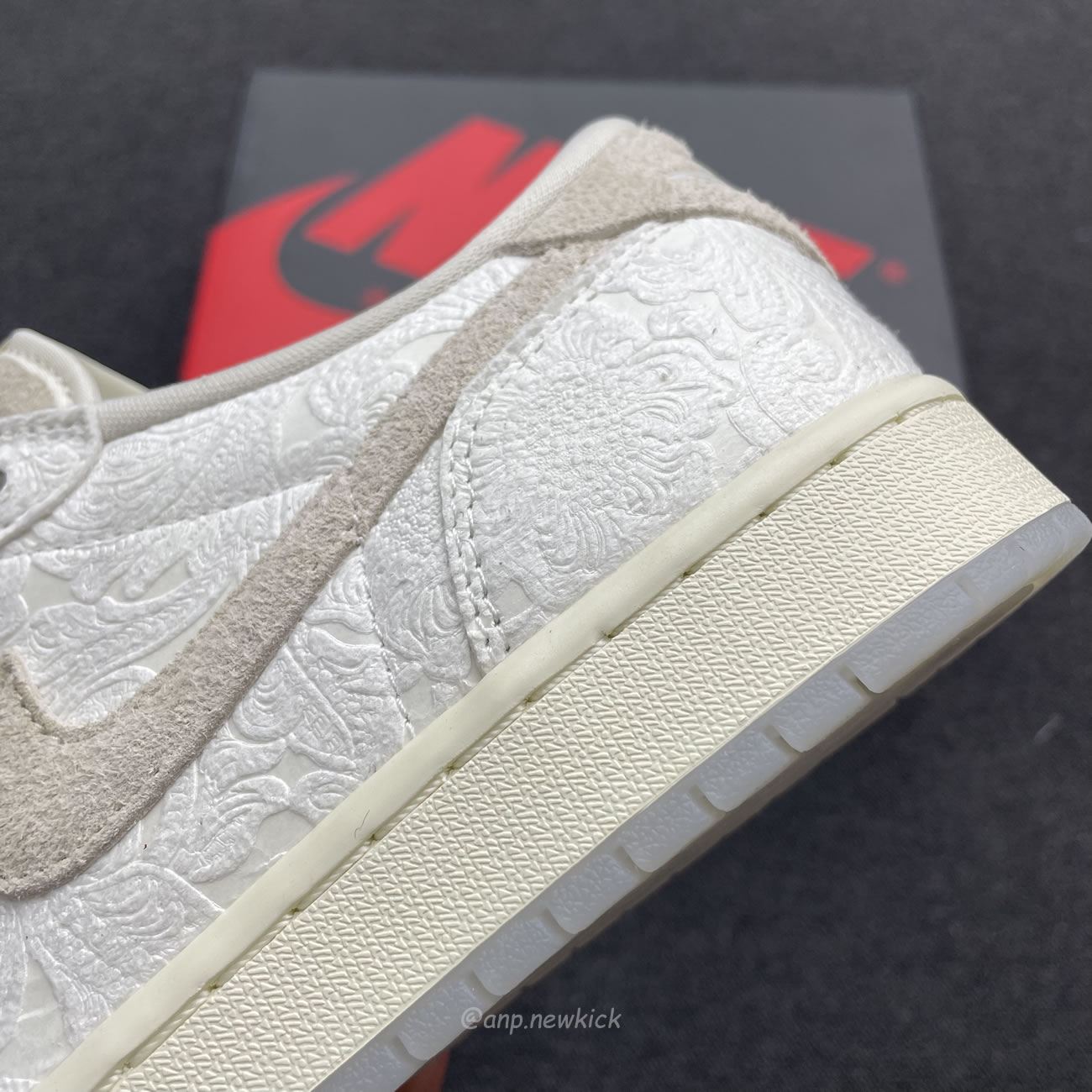 Air Jordan 1 Retro Low Og Chris Paul Fz0455 200 (4) - www.newkick.org Air Jordan 1 Retro Low Og Chris Paul Fz0455 200 (4) - www.newkick.org