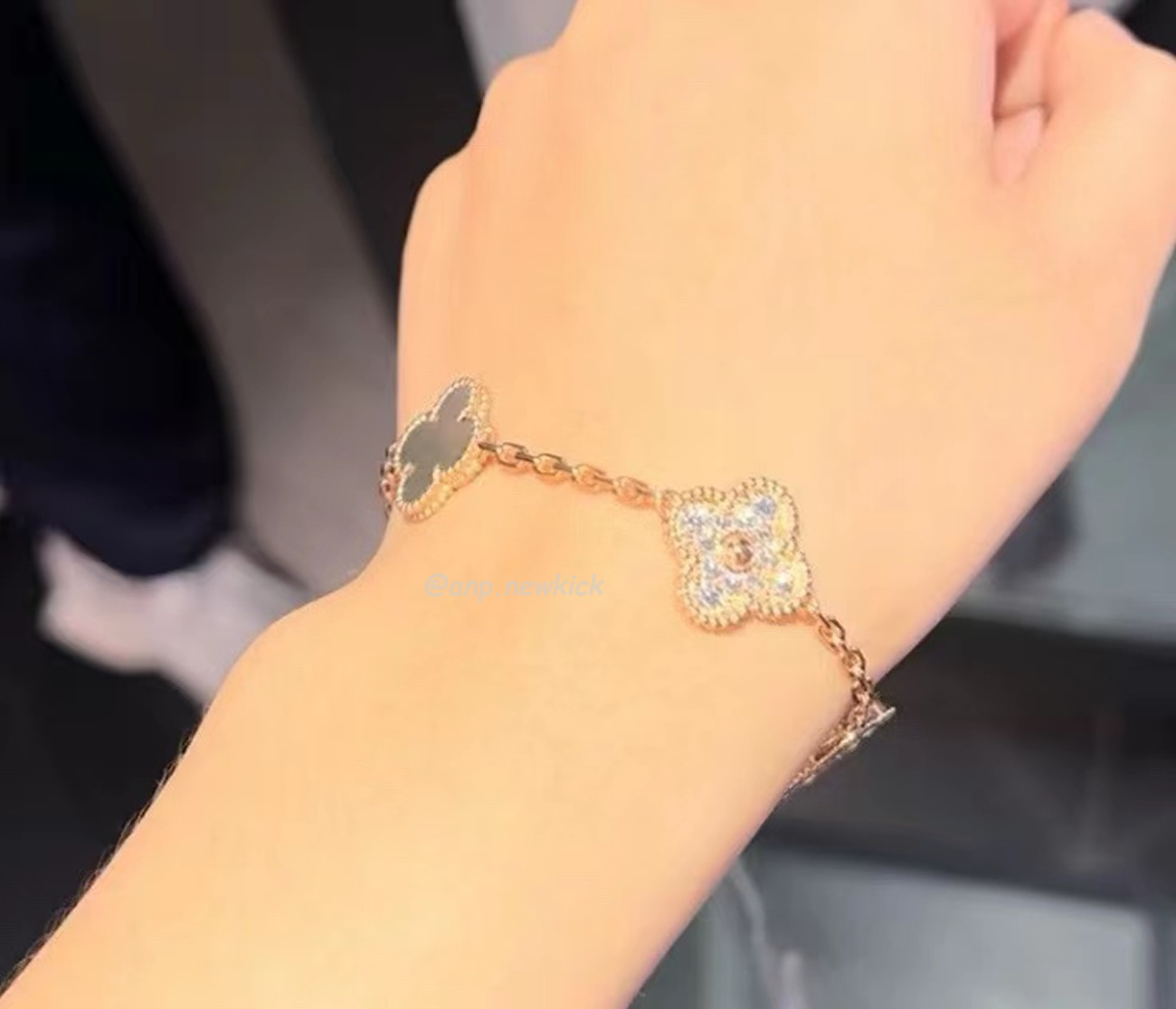 Van Cleef Arpels Vintage Alhambra Four Leaf Clover Gold Bracelet (11) - www.newkick.org Van Cleef Arpels Vintage Alhambra Four Leaf Clover Gold Bracelet (11) - www.newkick.org