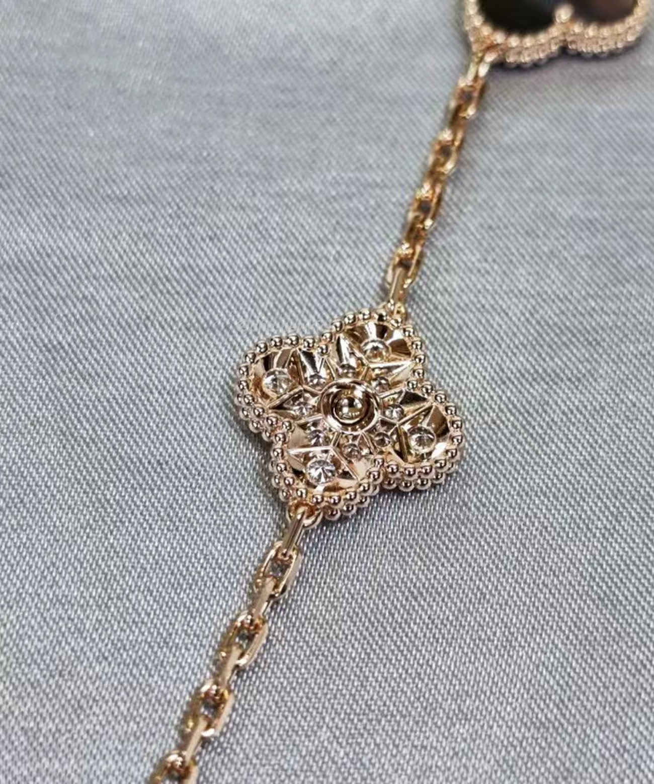 Van Cleef Arpels Vintage Alhambra Four Leaf Clover Gold Bracelet (4) - www.newkick.org Van Cleef Arpels Vintage Alhambra Four Leaf Clover Gold Bracelet (4) - www.newkick.org