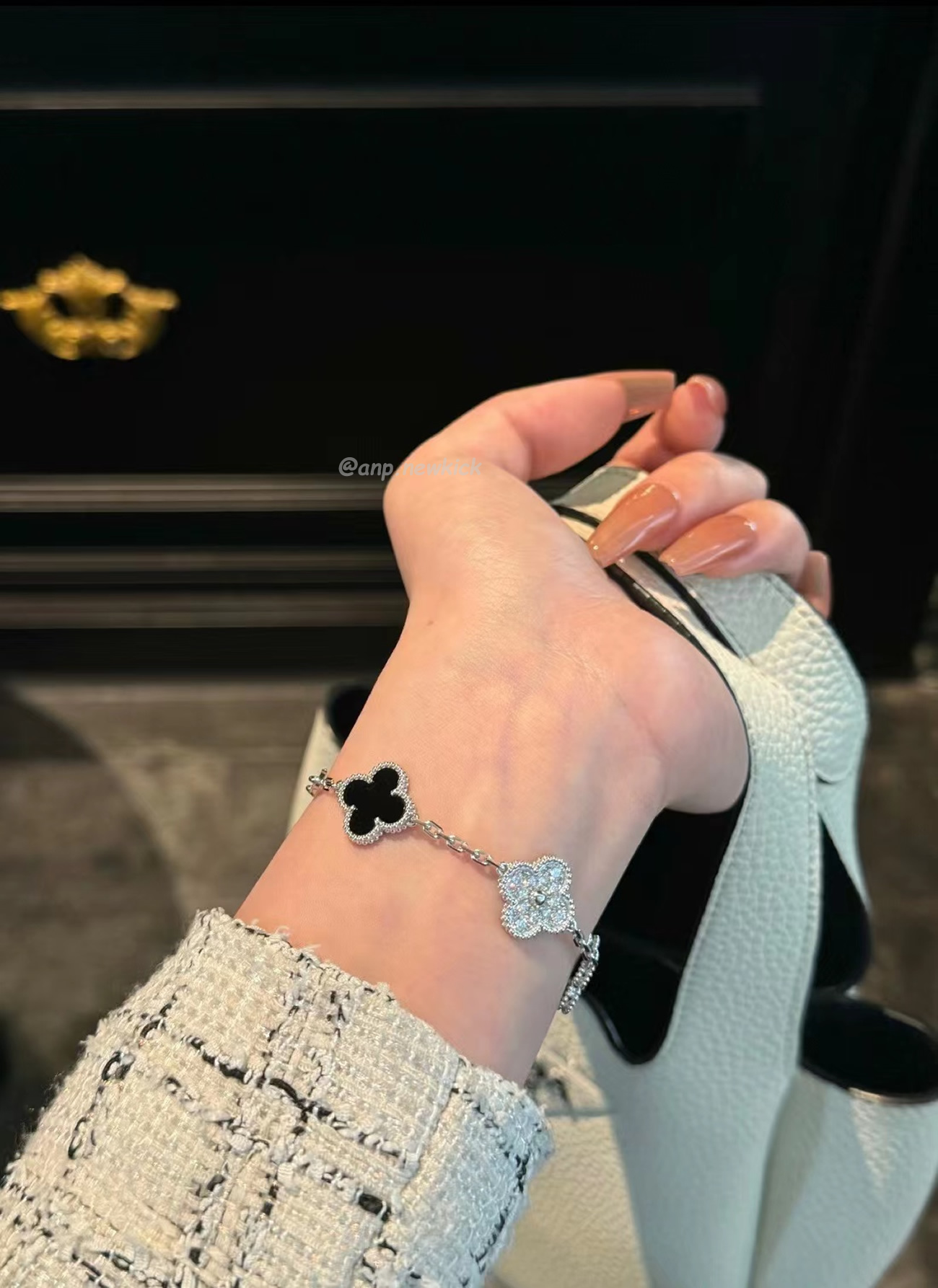 Van Cleef Arpels Vintage Alhambra Four Leaf Clover Gold Bracelet (6) - www.newkick.org Van Cleef Arpels Vintage Alhambra Four Leaf Clover Gold Bracelet (6) - www.newkick.org