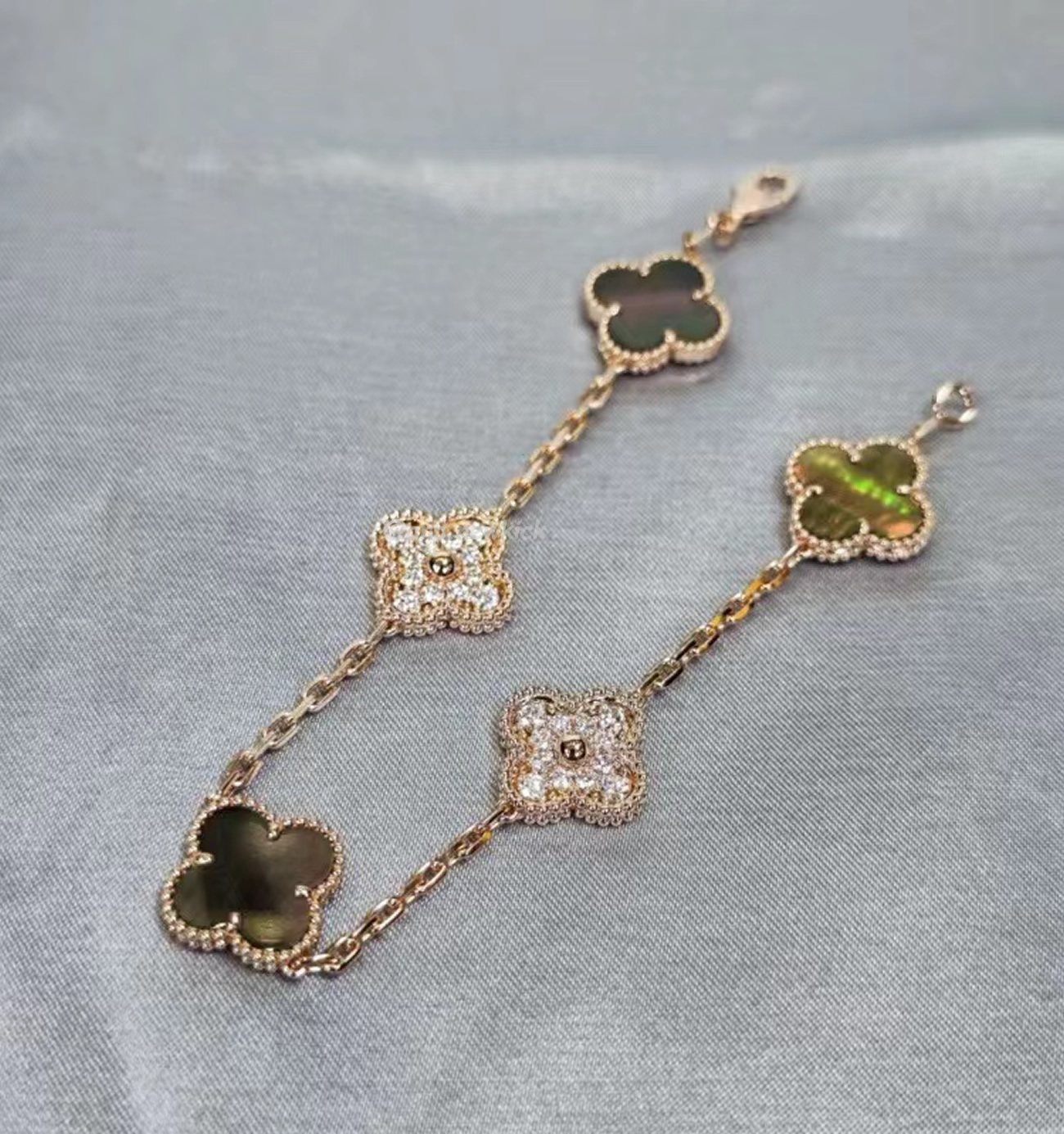 Van Cleef Arpels Vintage Alhambra Four Leaf Clover Gold Bracelet (7) - www.newkick.org Van Cleef Arpels Vintage Alhambra Four Leaf Clover Gold Bracelet (7) - www.newkick.org