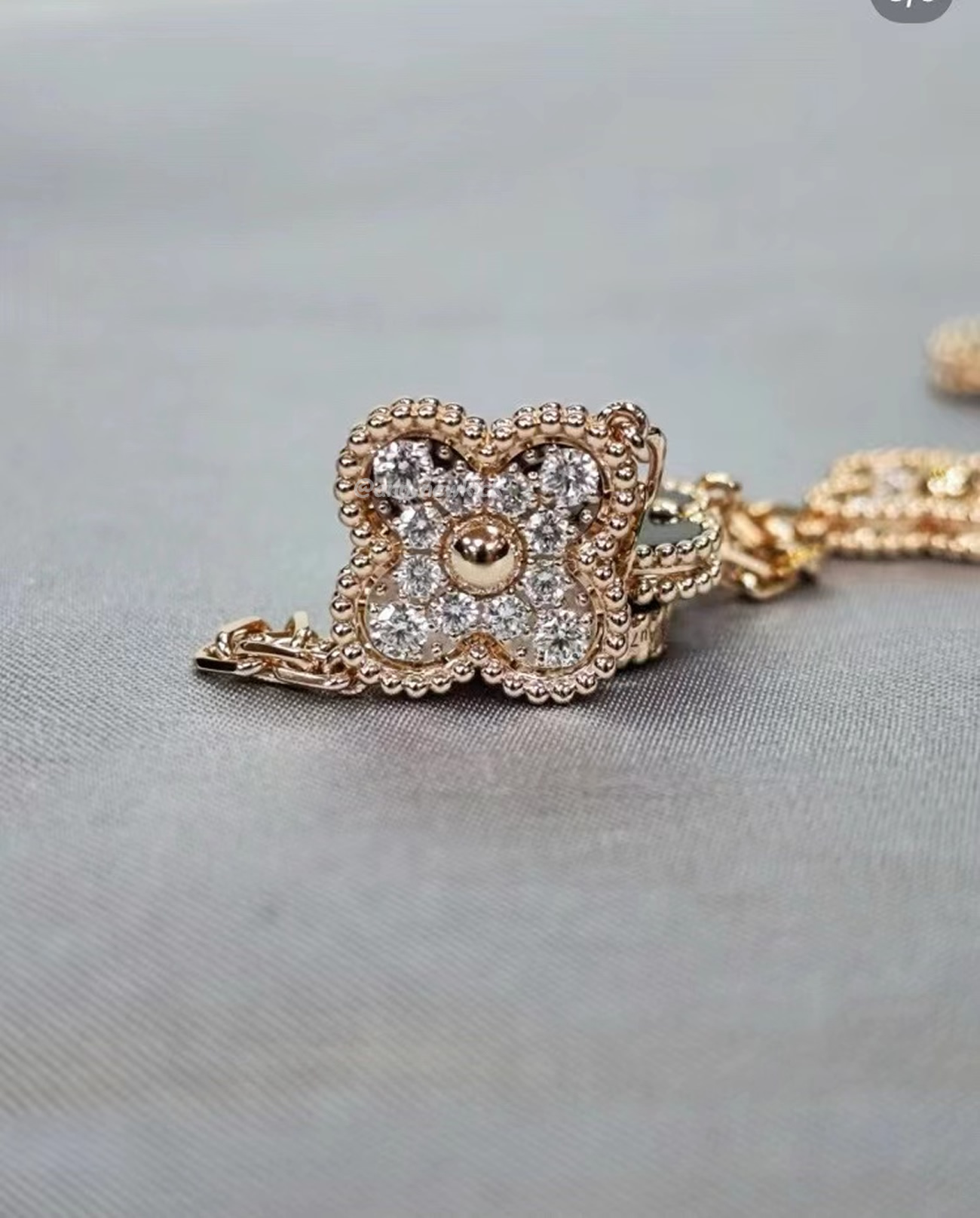 Van Cleef Arpels Vintage Alhambra Four Leaf Clover Gold Bracelet (8) - www.newkick.org Van Cleef Arpels Vintage Alhambra Four Leaf Clover Gold Bracelet (8) - www.newkick.org