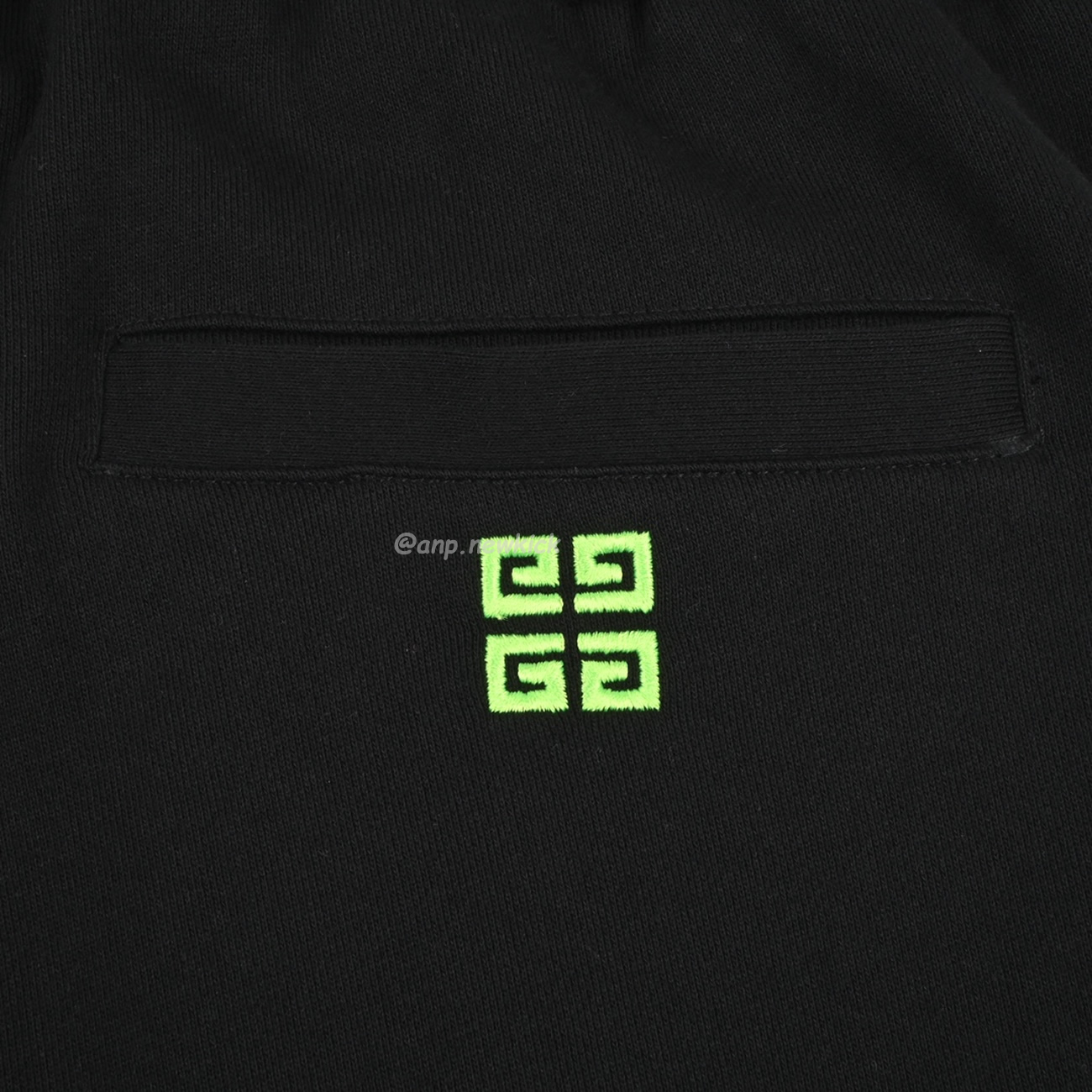 Givenchy Logo Colorful Printed Logo Capris (8) - www.newkick.org Givenchy Logo Colorful Printed Logo Capris (8) - www.newkick.org