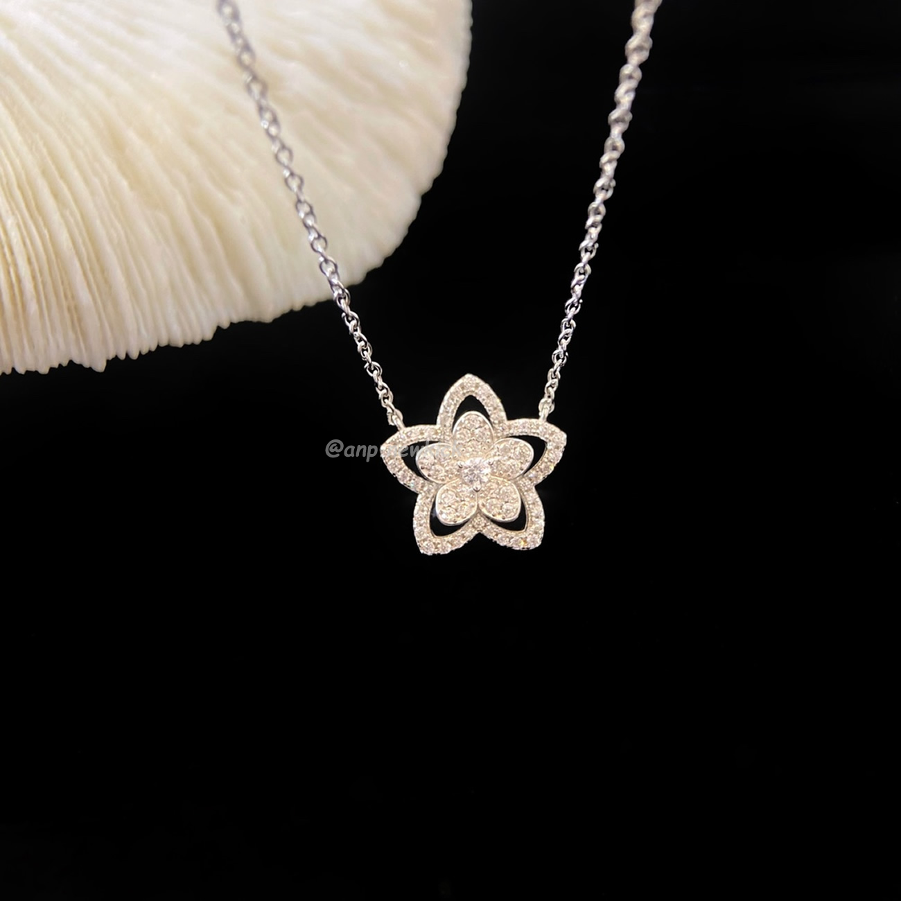 Graff Wild Flower Diamond Pendant (2) - www.newkick.org Graff Wild Flower Diamond Pendant (2) - www.newkick.org