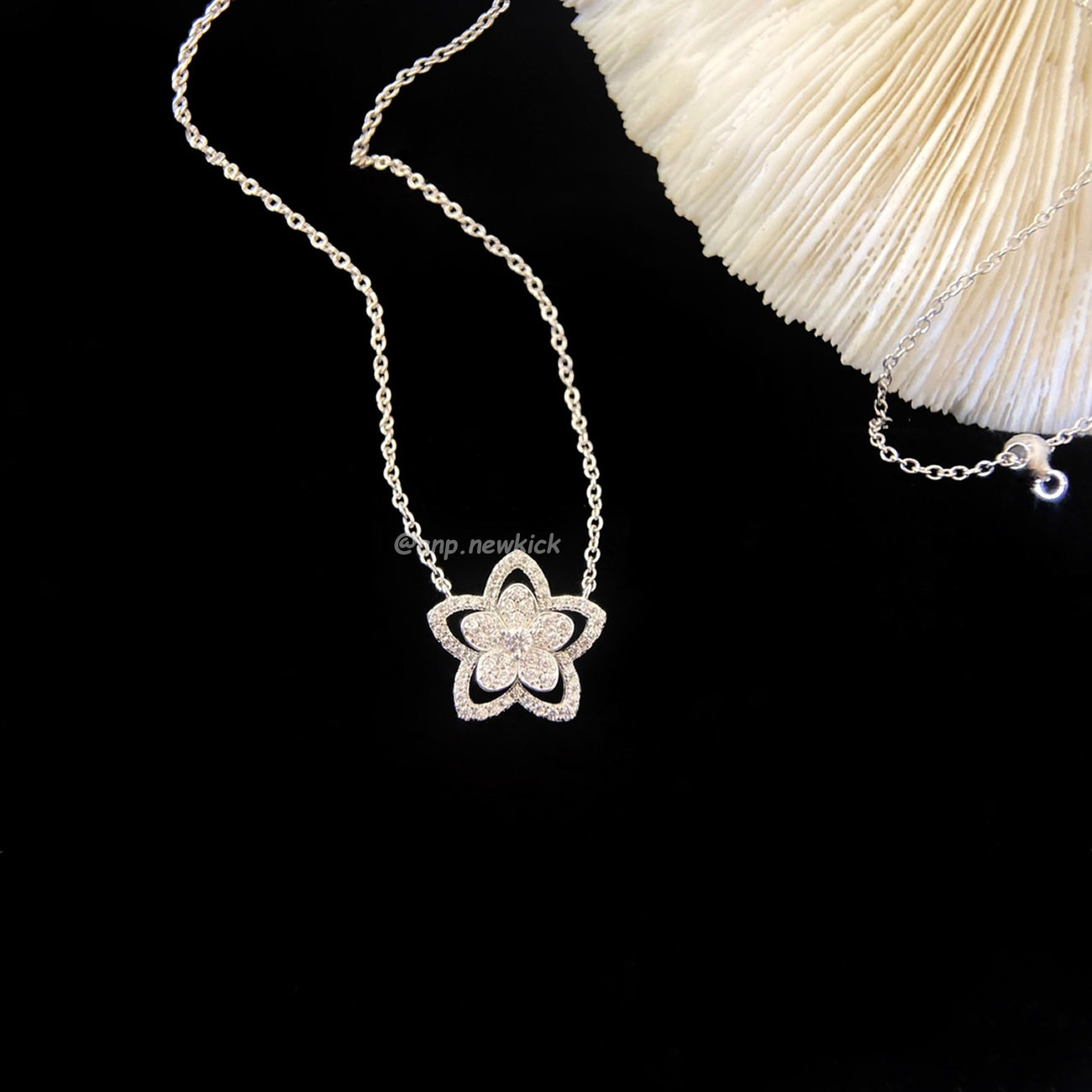 Graff Wild Flower Diamond Pendant (5) - www.newkick.org Graff Wild Flower Diamond Pendant (5) - www.newkick.org