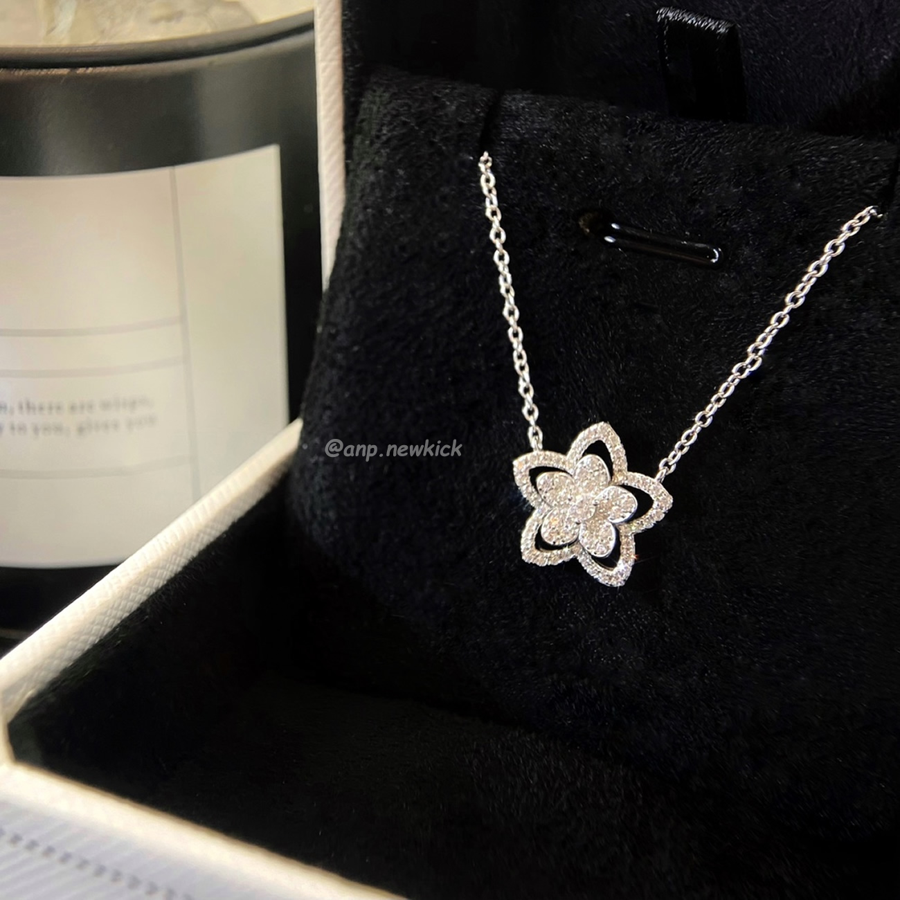 Graff Wild Flower Diamond Pendant (7) - www.newkick.org Graff Wild Flower Diamond Pendant (7) - www.newkick.org