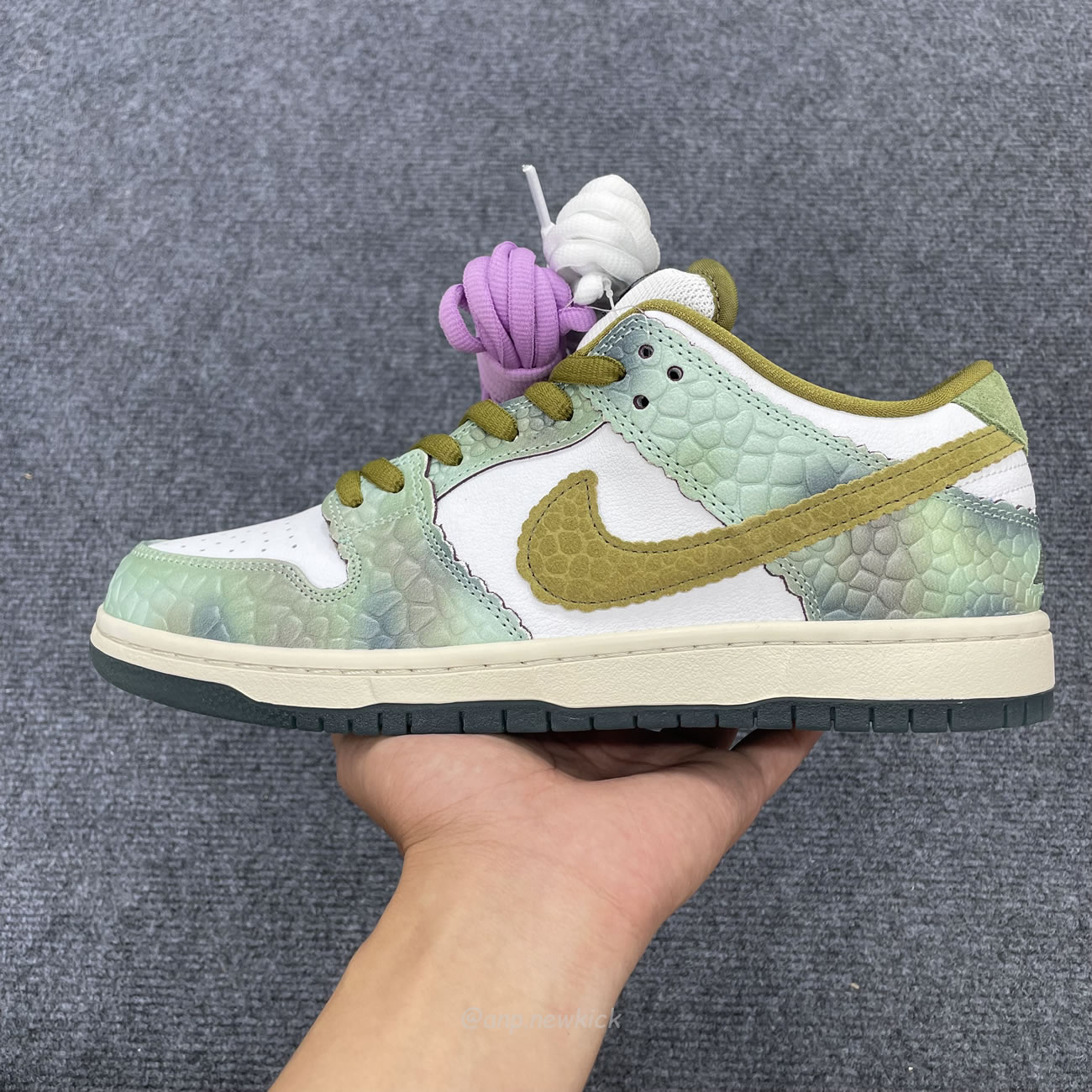 Nike Sb Dunk Low Alexis Sablone Chameleon Hj3386 300 (3) - www.newkick.org Nike Sb Dunk Low Alexis Sablone Chameleon Hj3386 300 (3) - www.newkick.org