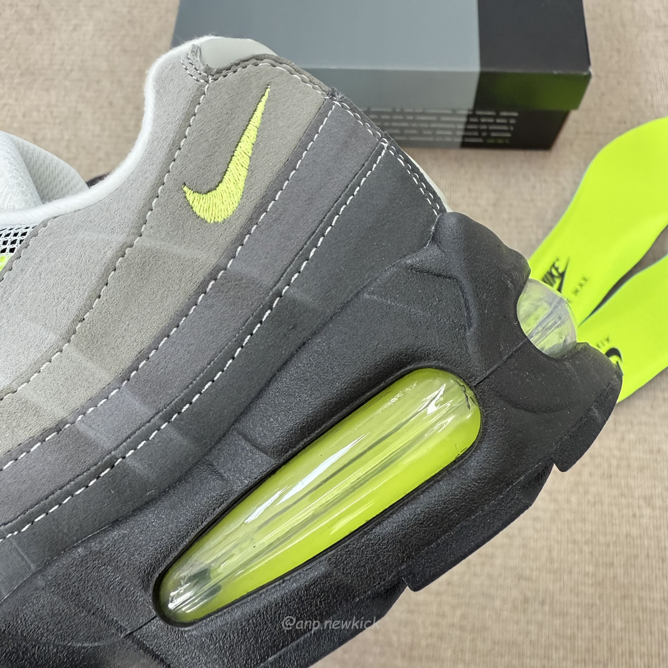 Nike Air Max 95 Og Big Bubble Neon 2025 Hm4740 001 (2) - www.newkick.vip Nike Air Max 95 Og Big Bubble Neon 2025 Hm4740 001 (2) - www.newkick.vip